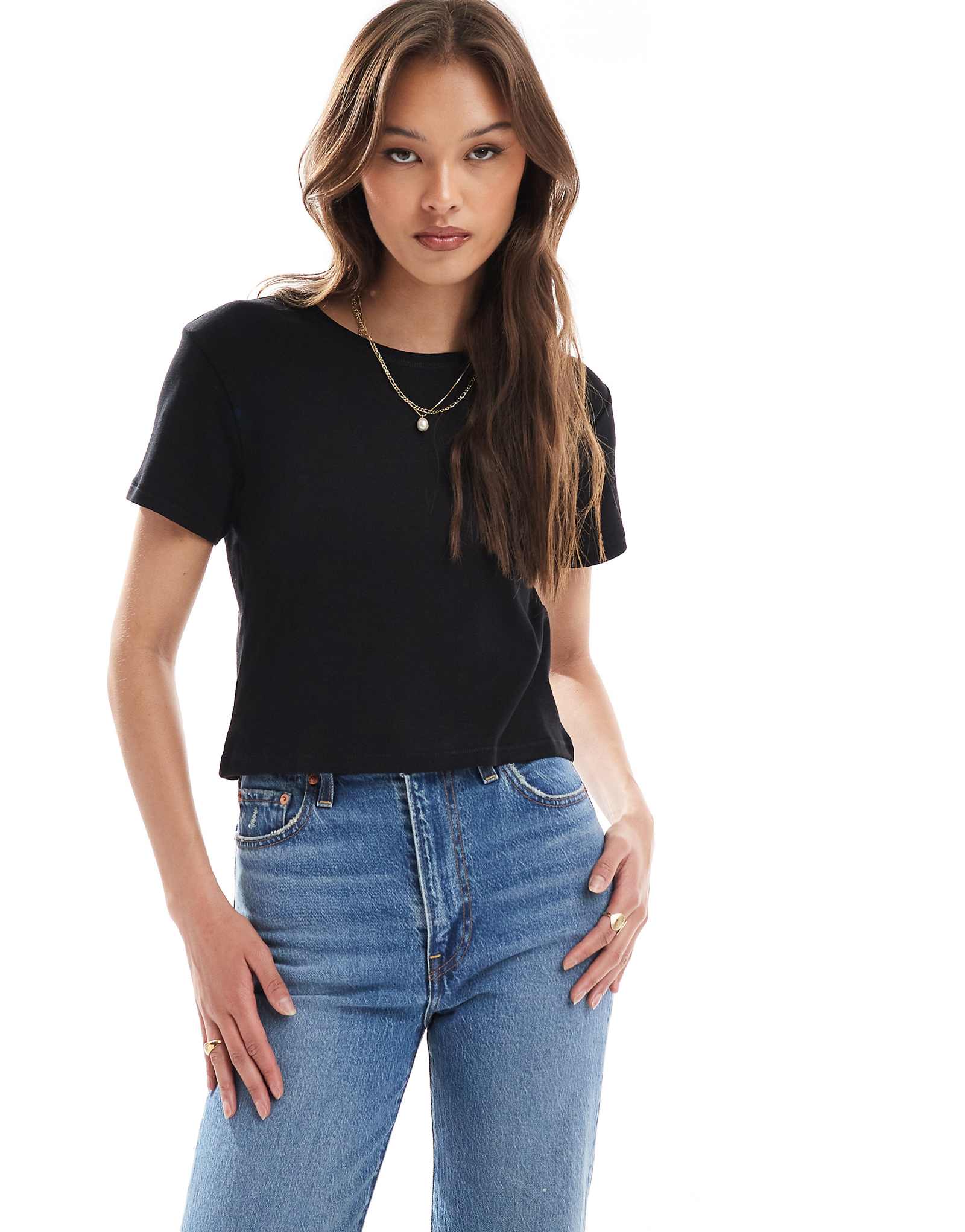 Monki shrunken tee in black 3590₽