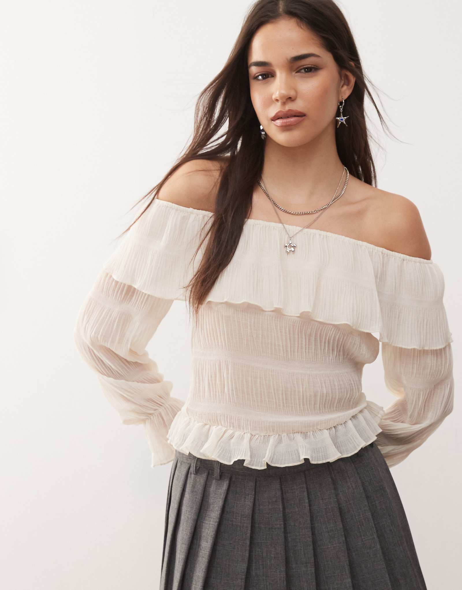 Motel kalena ruffle off-the-shoulder long sleeve blouse in ivory 9690₽