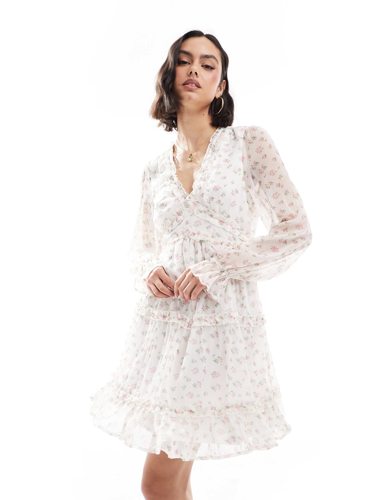 Vero Moda Smilla smock mini dress with ruffles in white ditsy print 11990₽