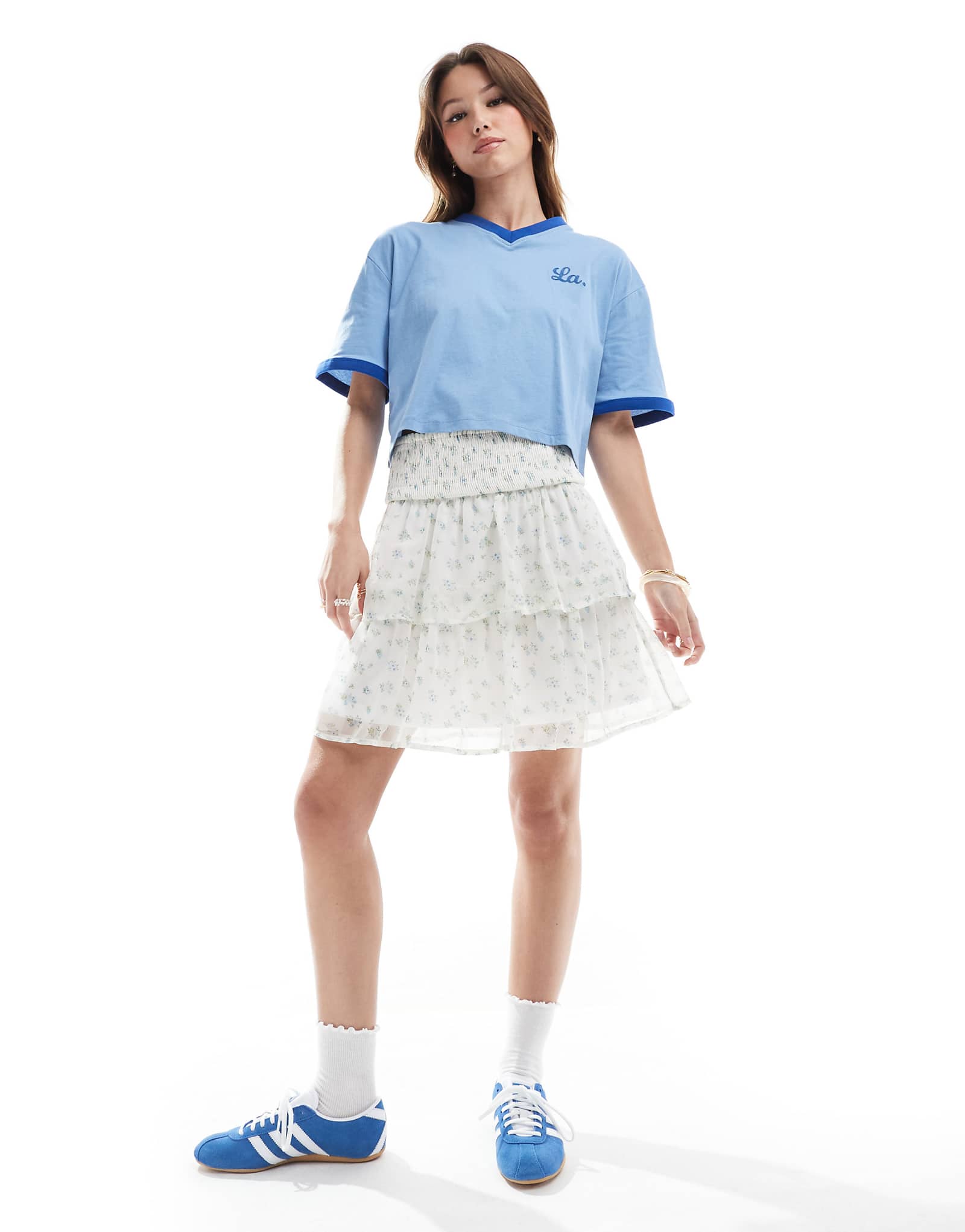 Vero Moda Smilla tiered mini skirt in blue ditsy floral 3590₽