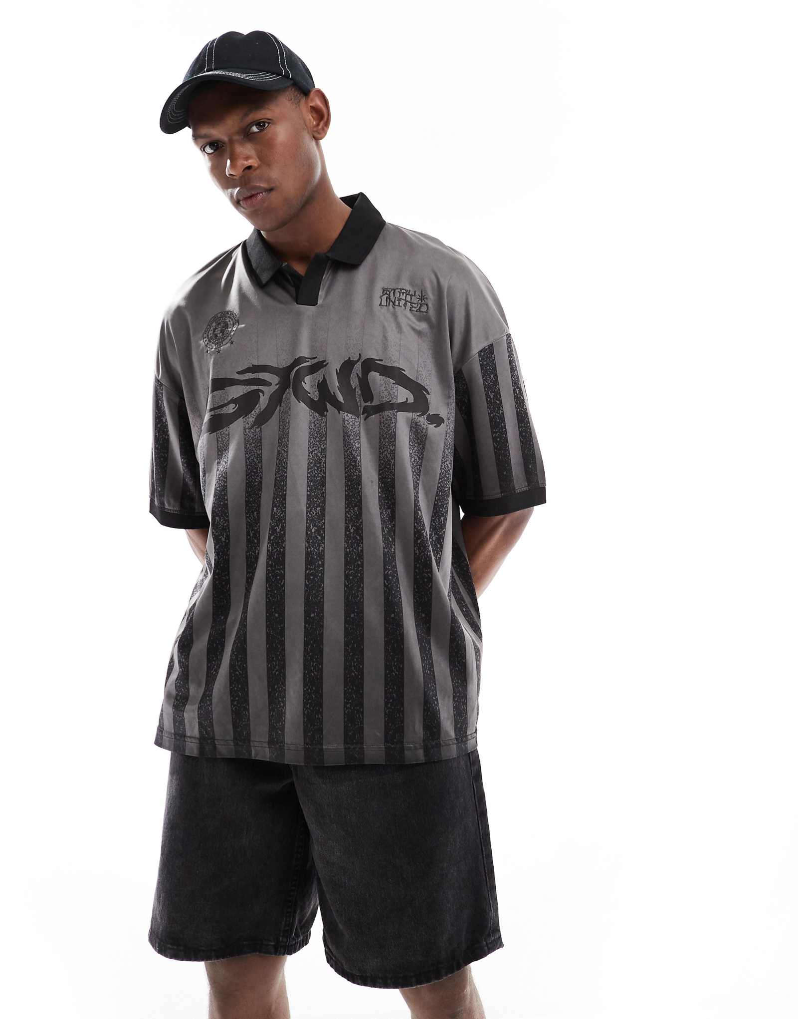 Pull-Bear grunge soccer polo shirt in black 8690₽