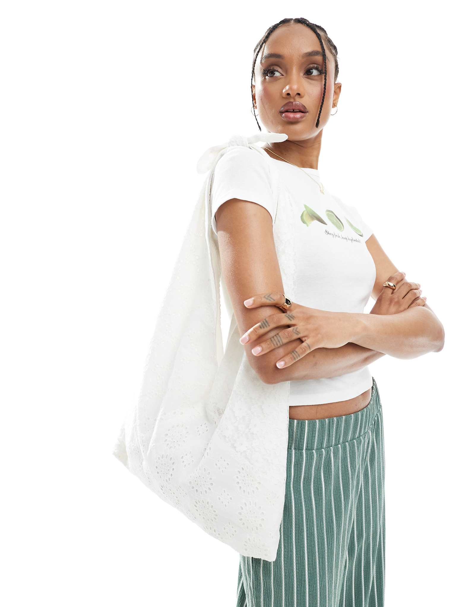 Pull-Bear embroidered tie up detail shopper in white 5790₽