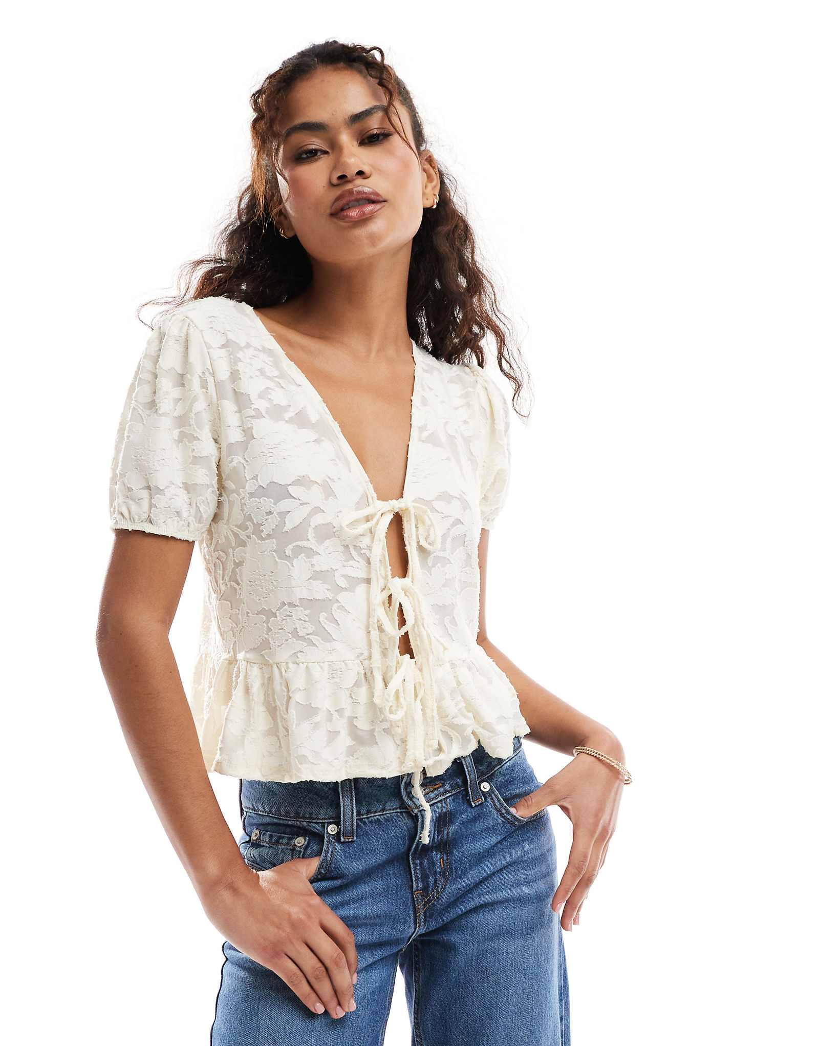 Miss Selfridge lace puff short sleeve tie front top in light beige 10690₽