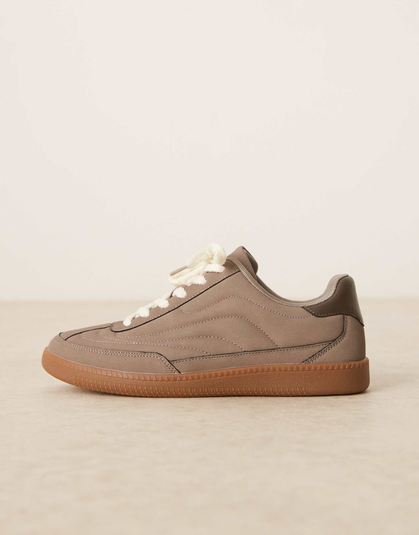 ASOS DESIGN lace up sneakers in brown 6990₽