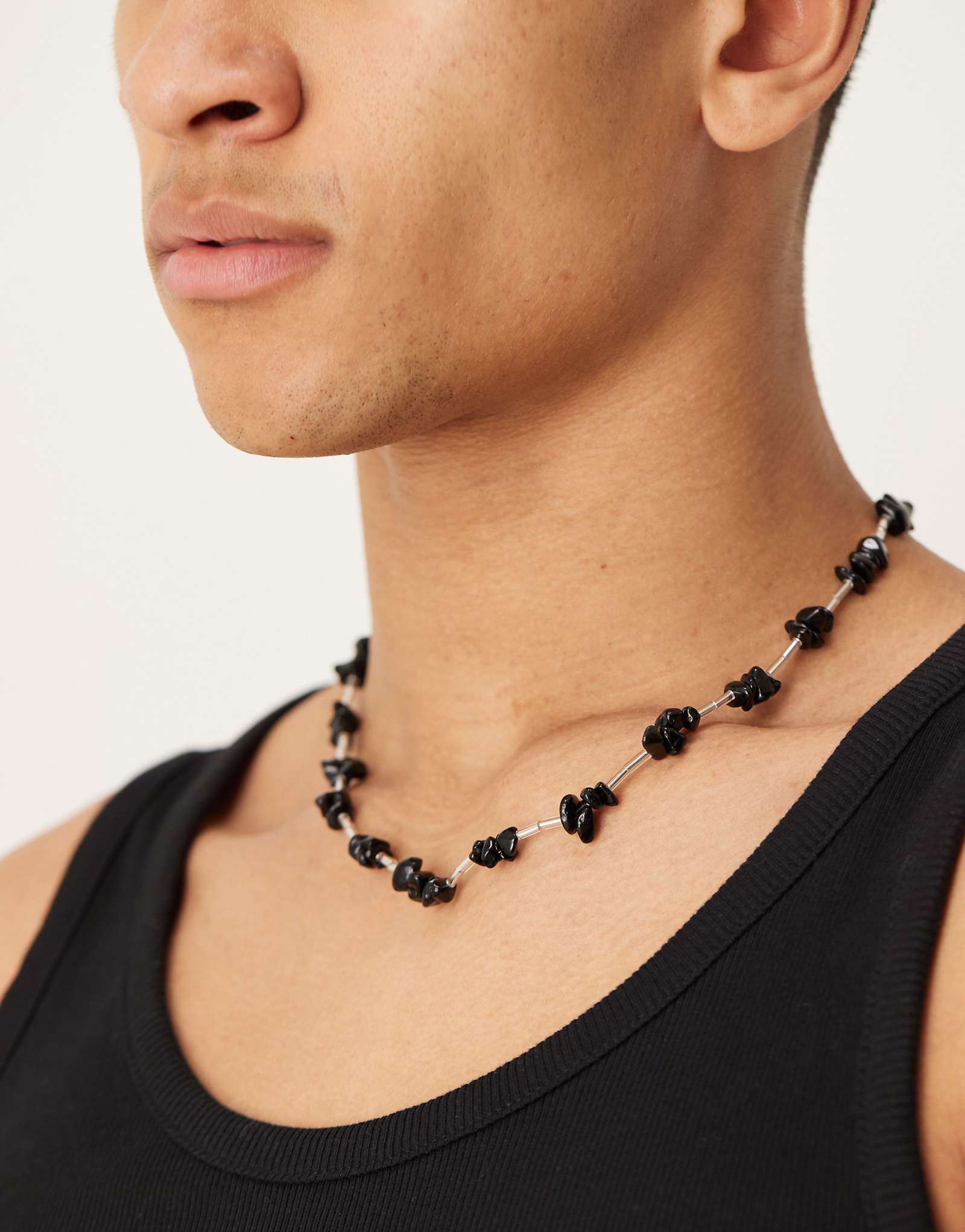 ASOS DESIGN beaded necklace in black 2090₽