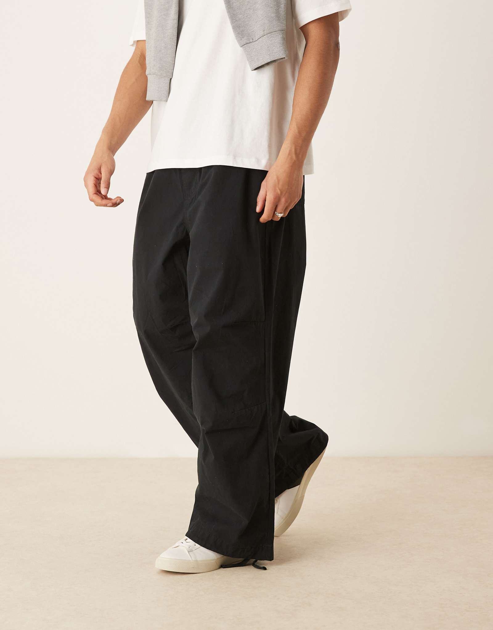 ASOS DESIGN poplin parachute pants in black 5090₽