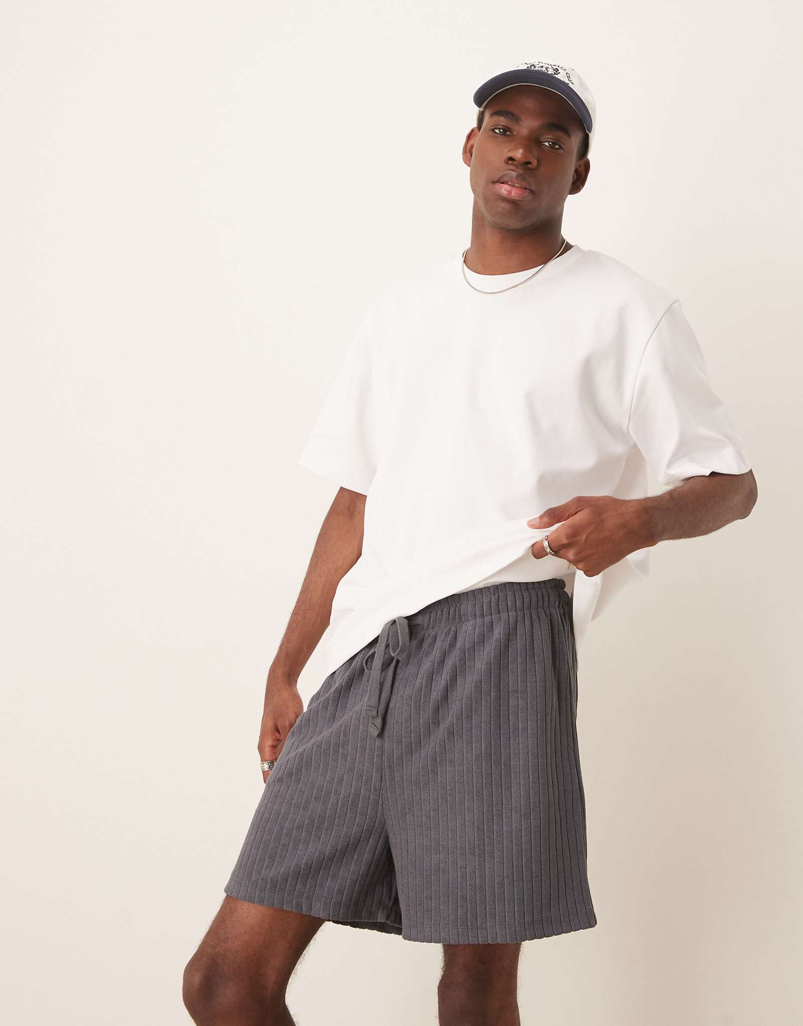 ASOS DESIGN oversized terrycloth texture shorts in charcoal 3390₽