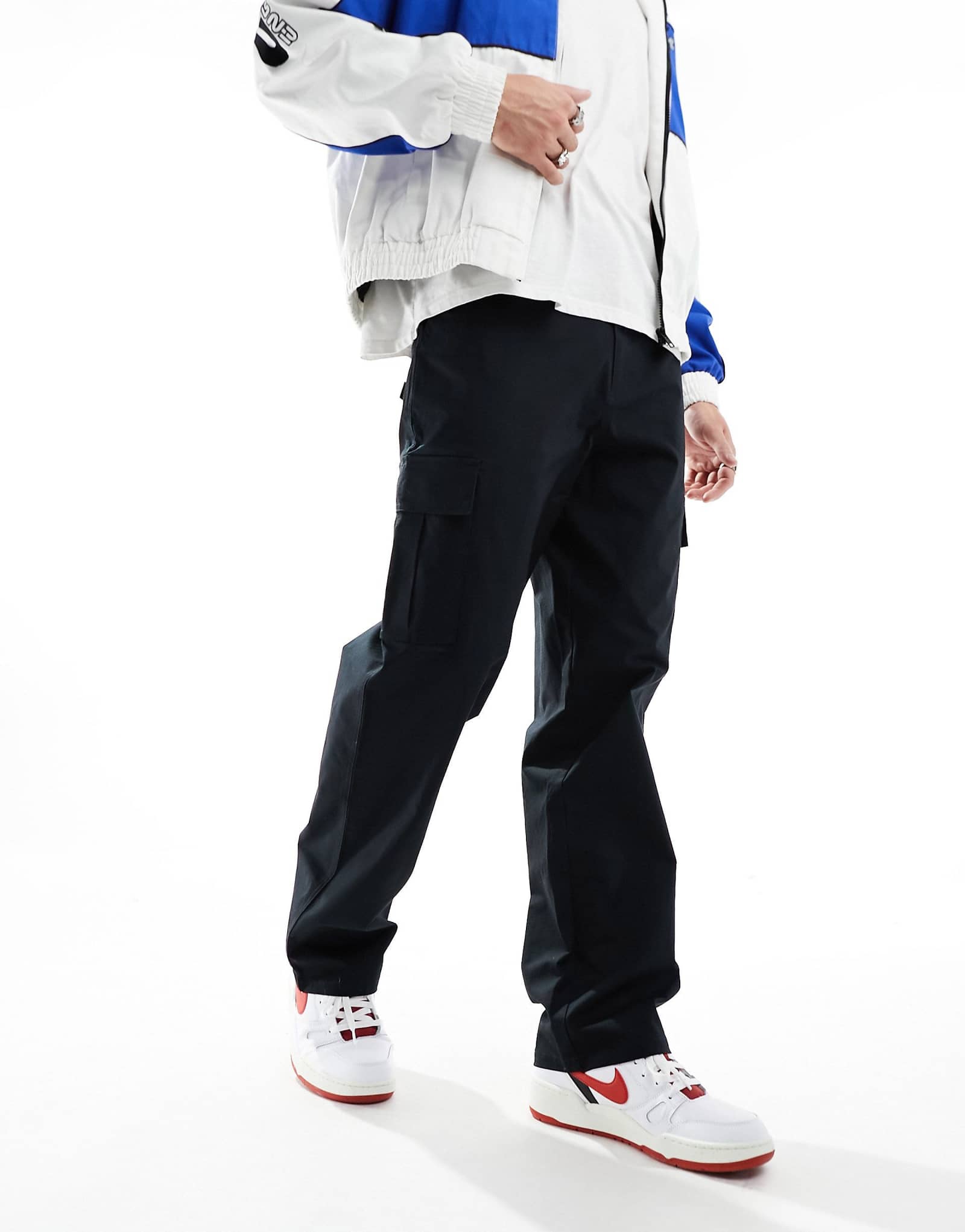 Nike Club cargo pants in black 19390₽