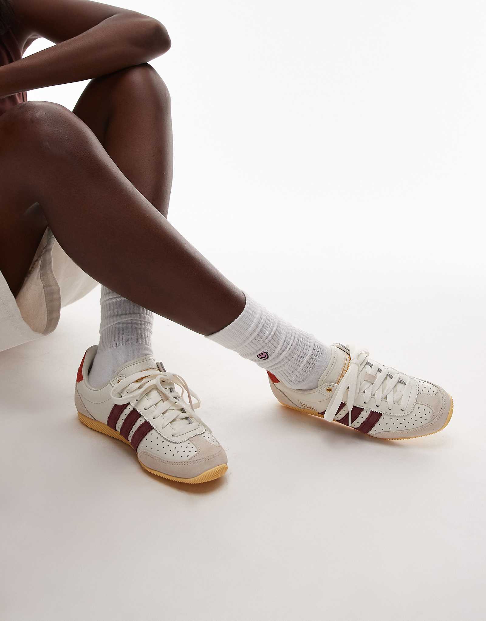 adidas Originals Japan low sneakers in white and brown 20790₽