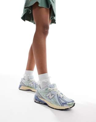 Женские кроссовки New Balance 1906r светло-пастельного цвета