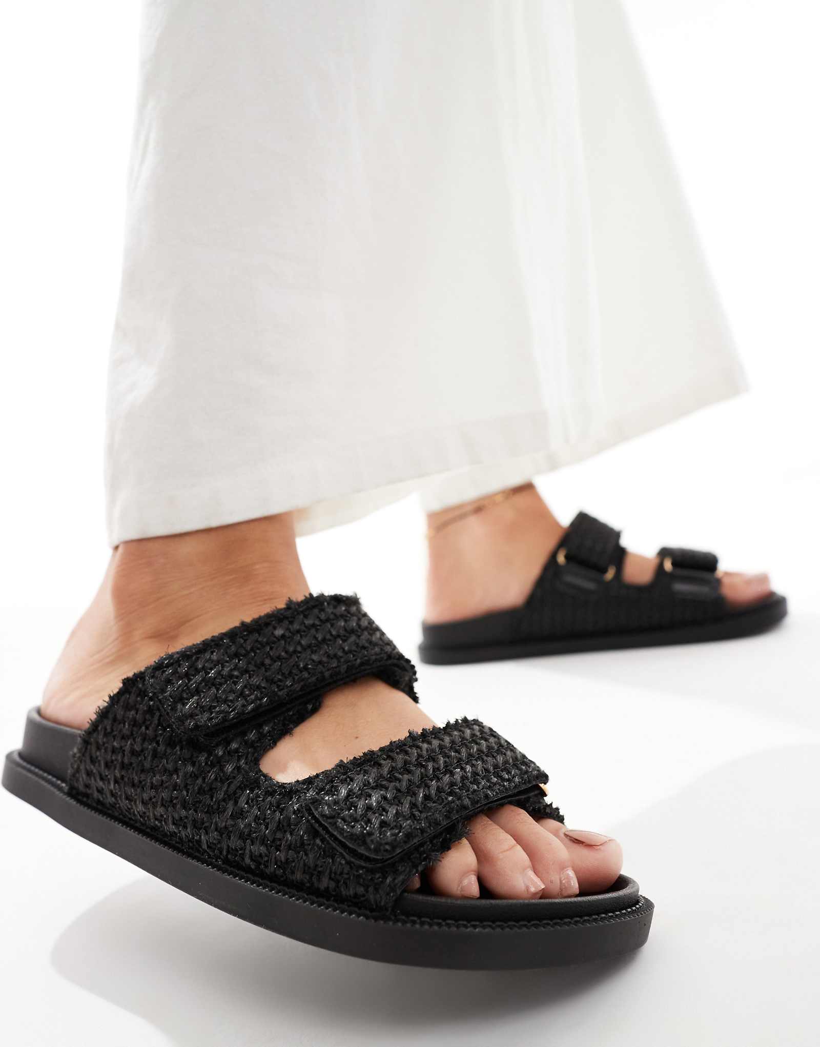 SEQWL sandals with straps in raffia black 4990₽