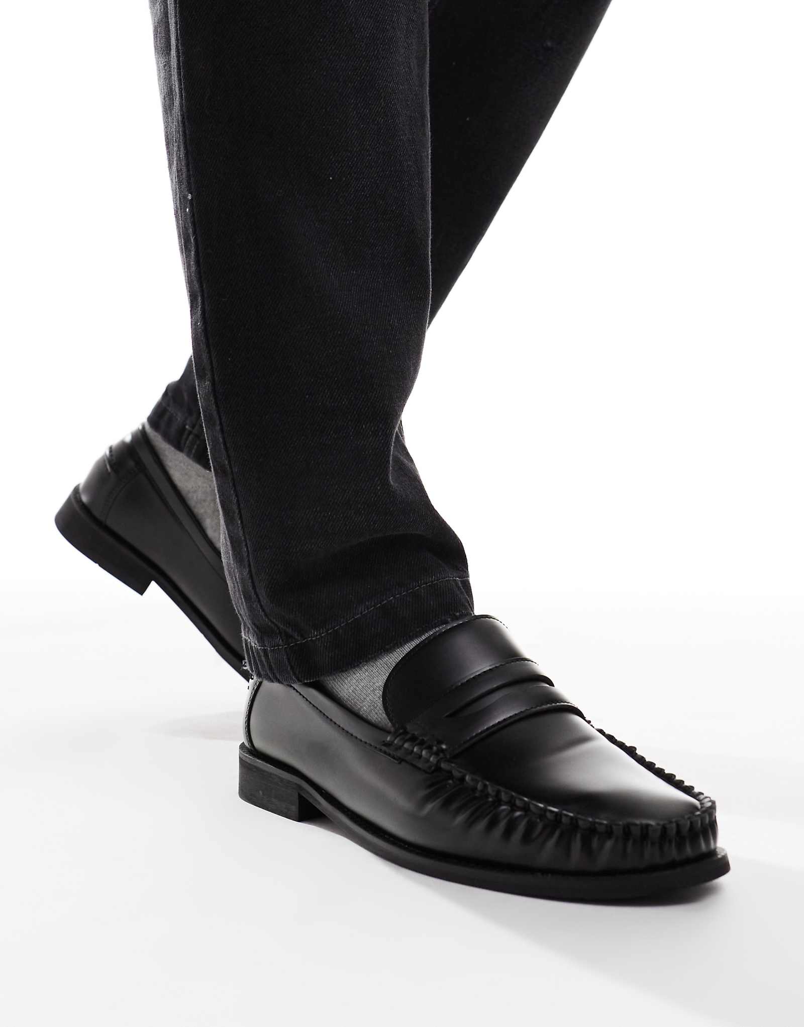 SEQWL Hero loafers in PU black 9290₽