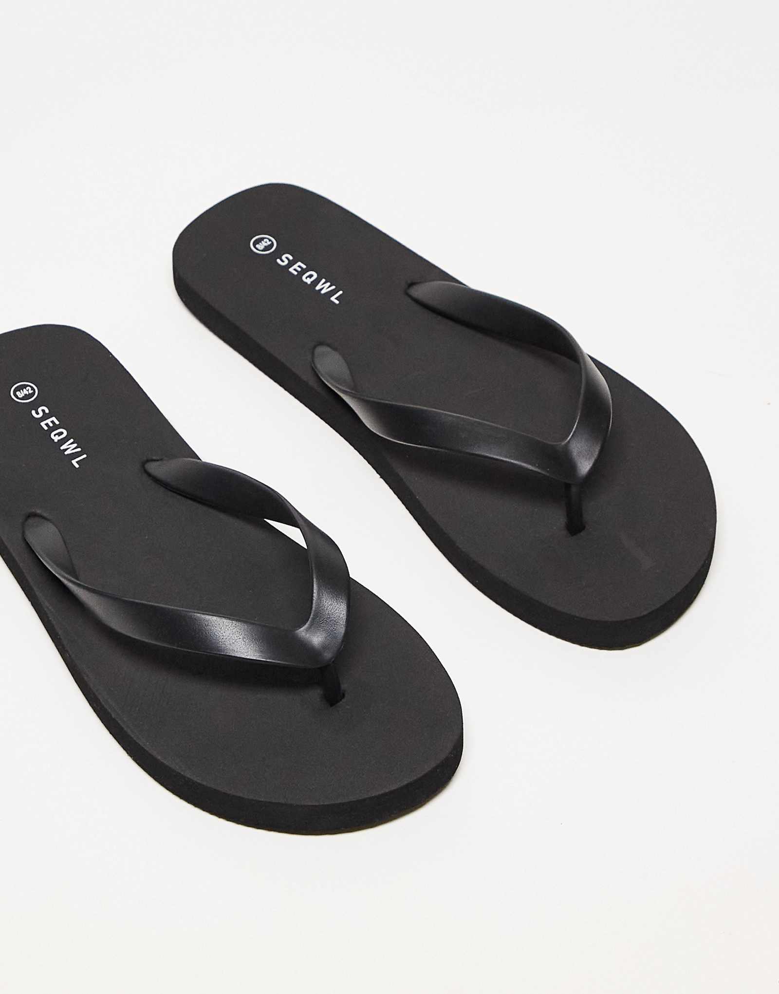 SEQWL Mamun thong flip flops in black 2590₽