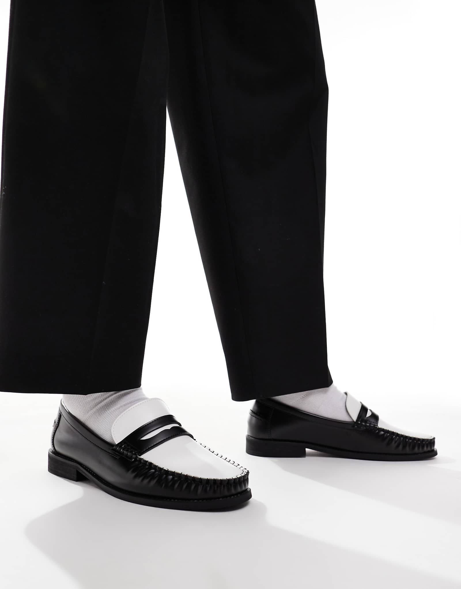 SEQWL Hero loafers with contrast detail in black 9290₽