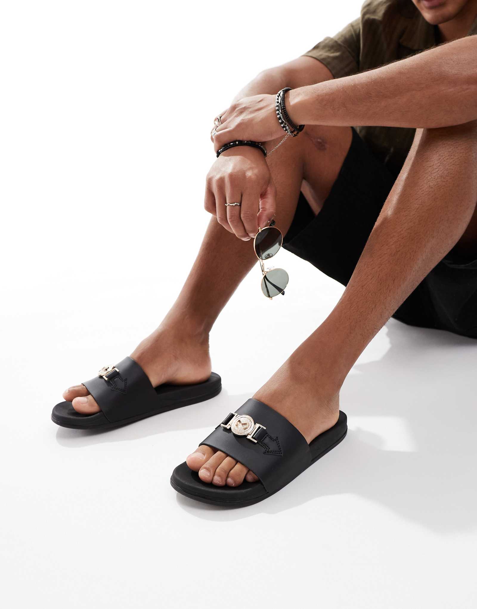 SEQWL ITA sandals with buckle strap in black 2590₽