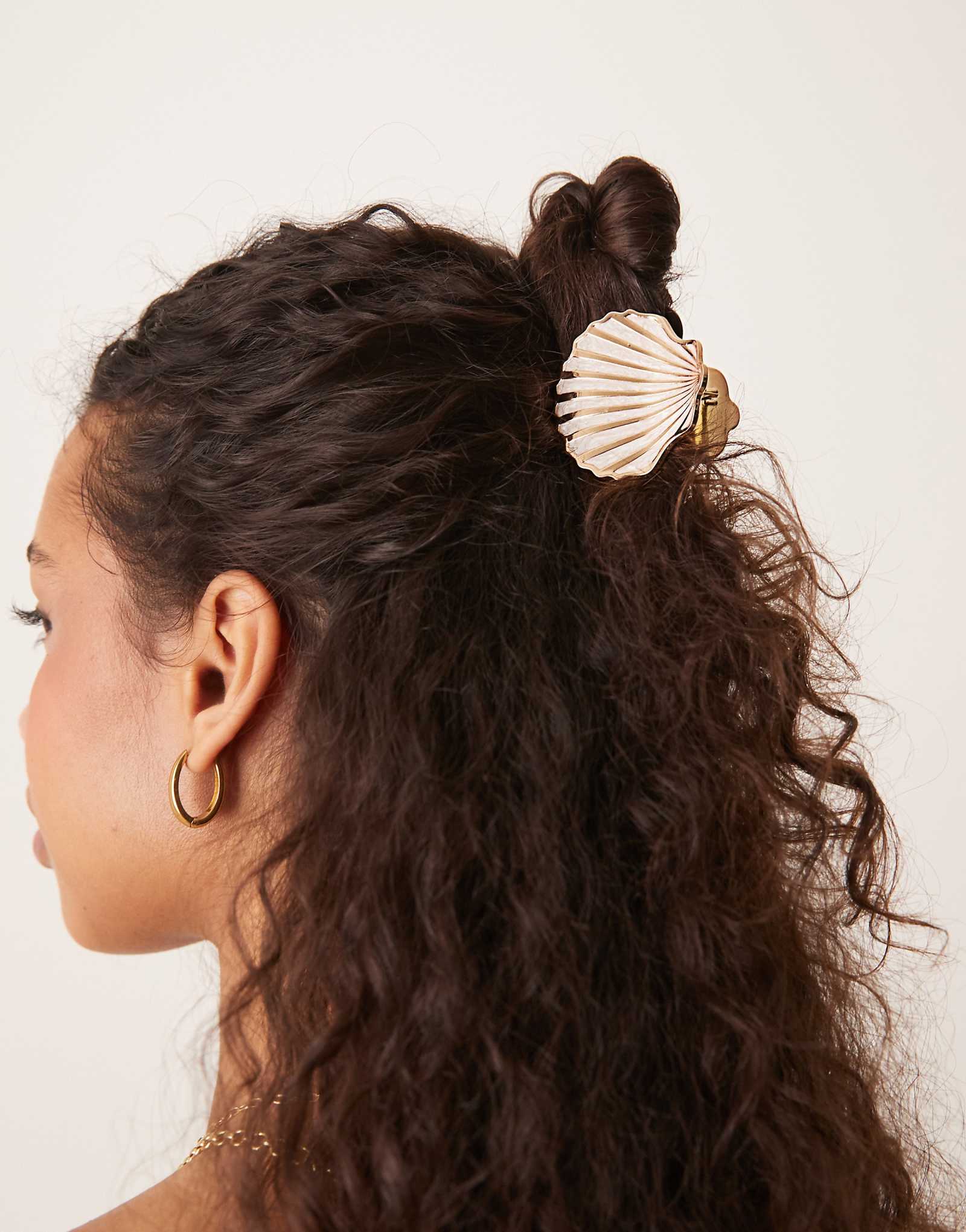 Accessorize shell hair claw in gold