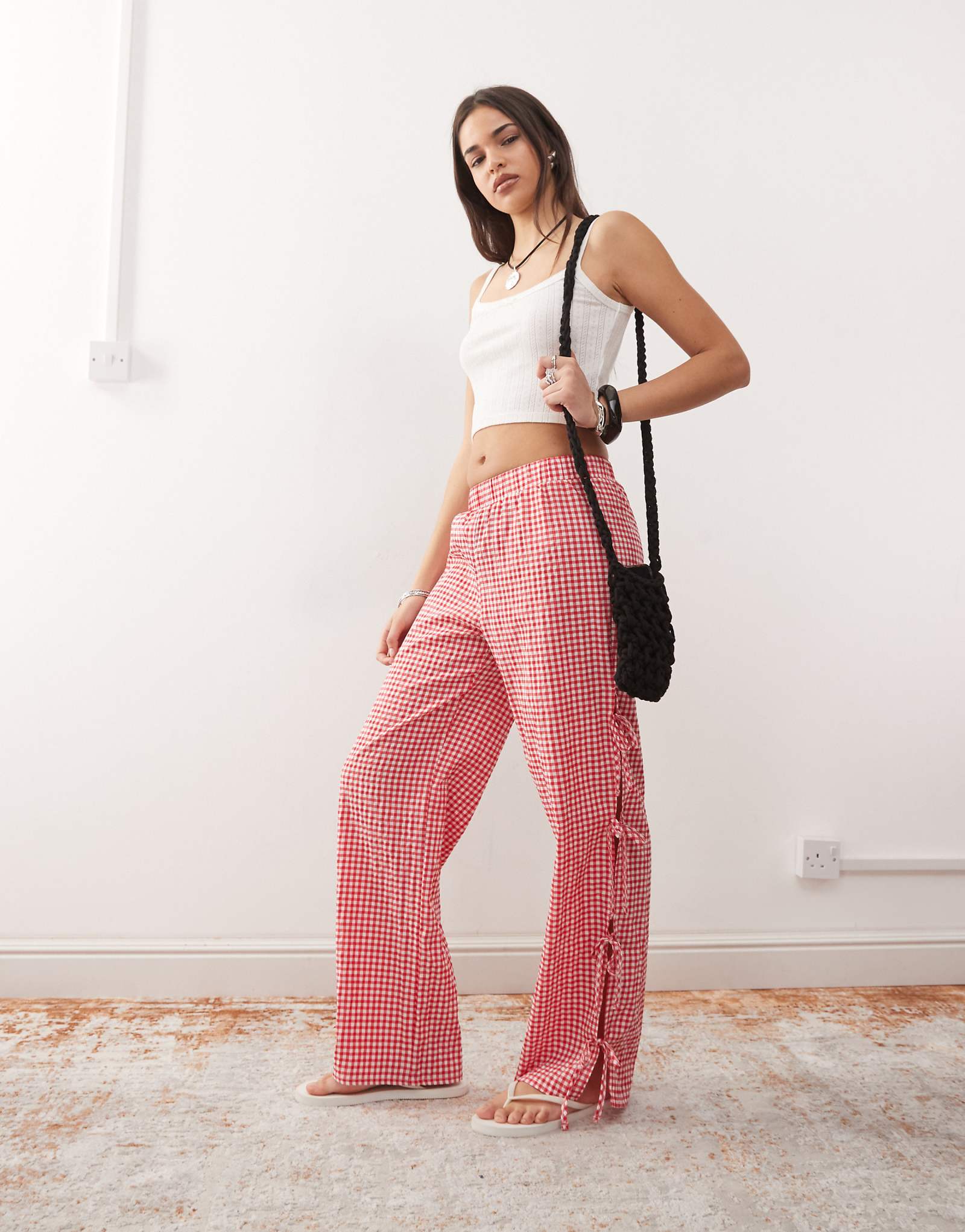Noisy May wide leg side tie detail pants in red gingham 7990₽