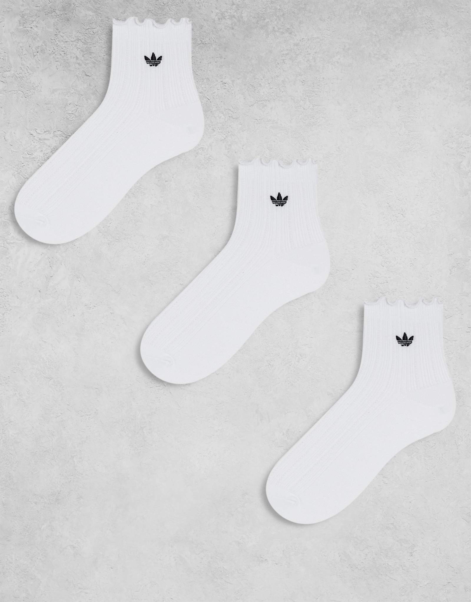 adidas Originals Unisex ruffle 3 pack quarter socks in white 4090₽