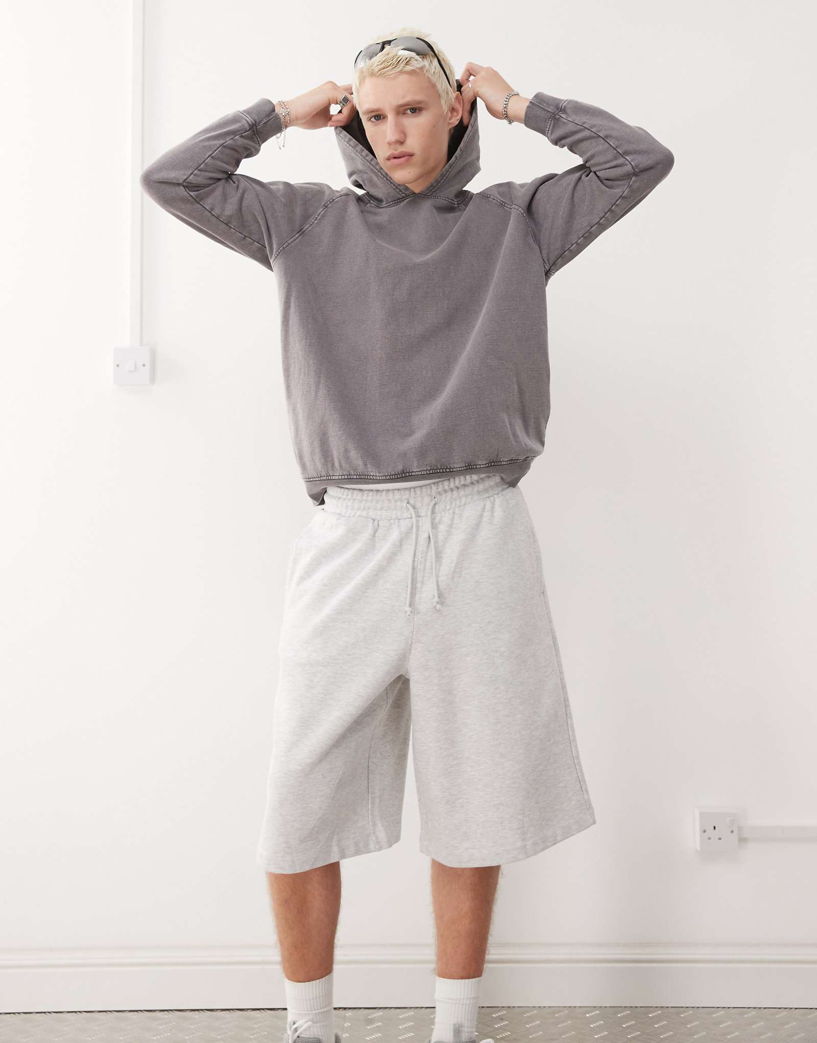 COLLUSION relaxed skater jersey sweat shorts in gray heather 4690₽