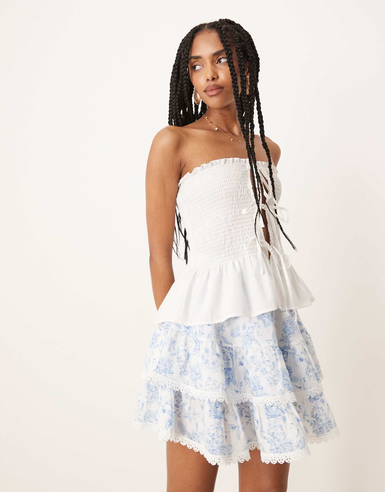Gina Tricot boho tiered ruffle mini skirt in blue flower 14290₽