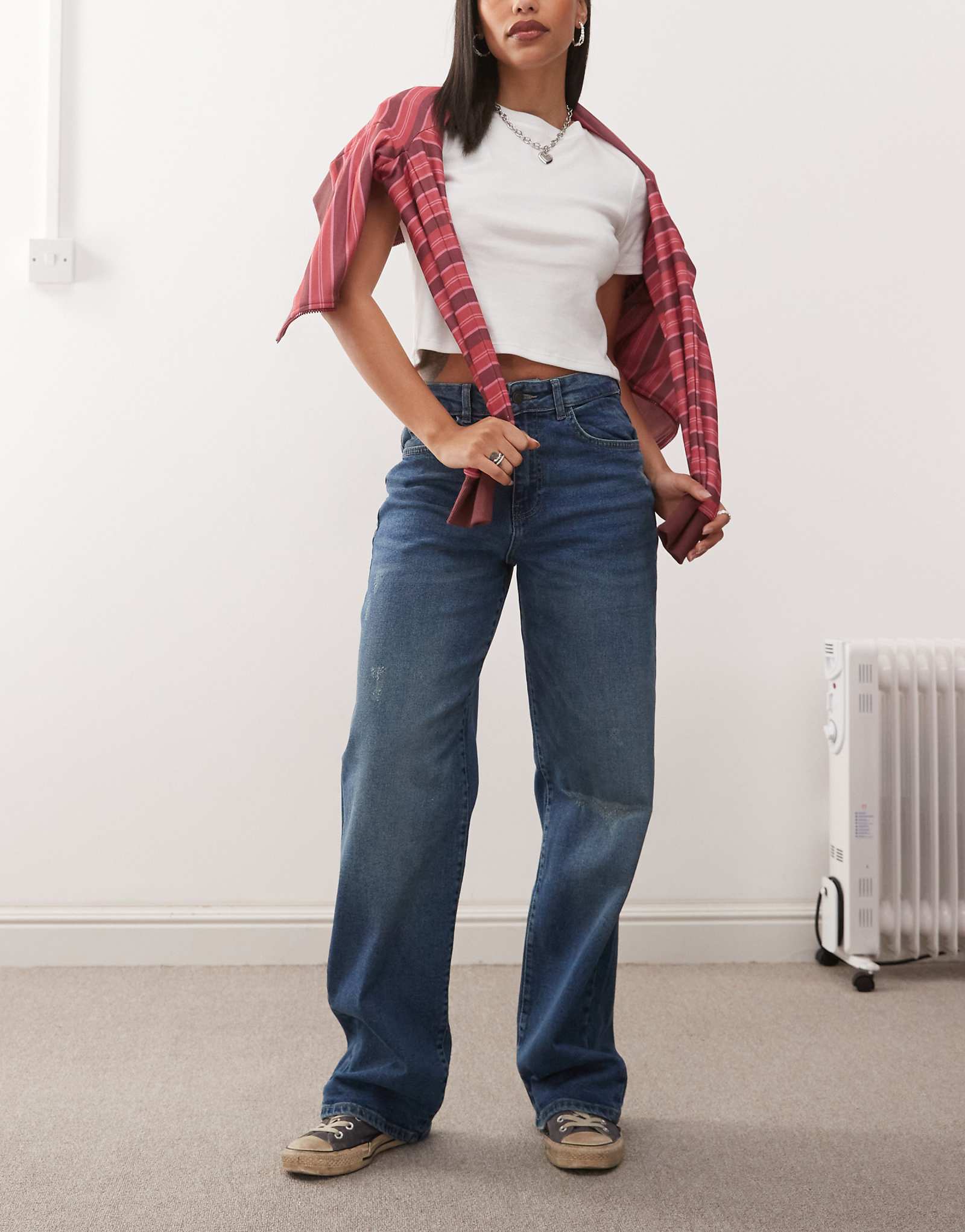 Noisy May Josie high waist baggy jeans with distressing in mid blue 16290₽