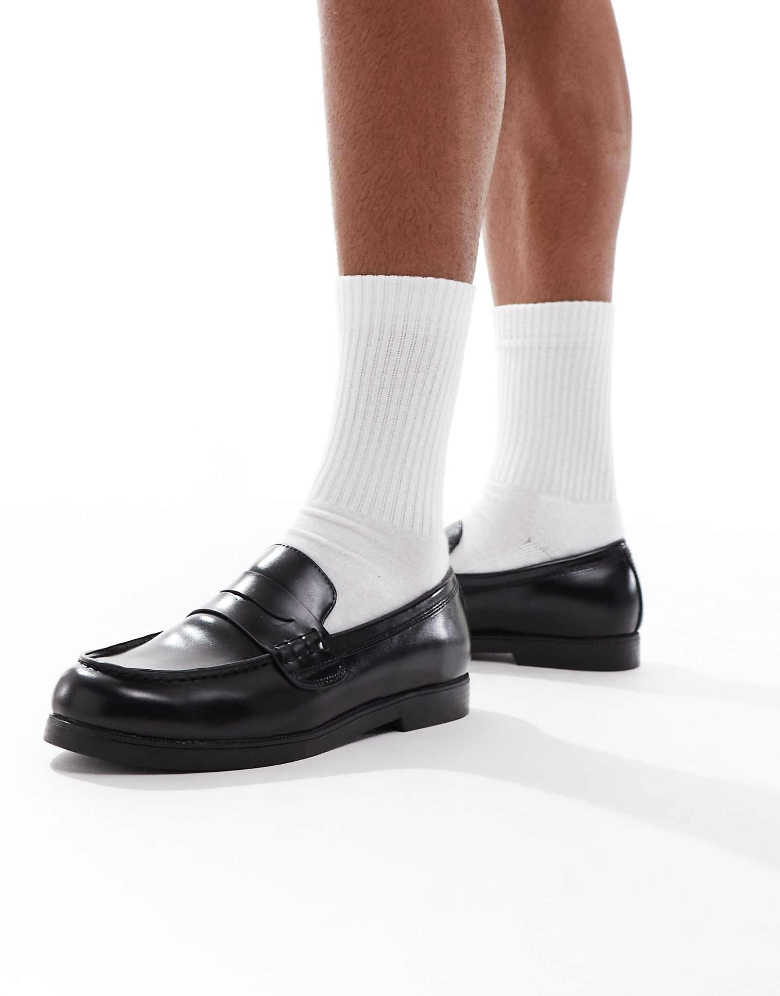 Bershka shiny loafers in black 9190₽