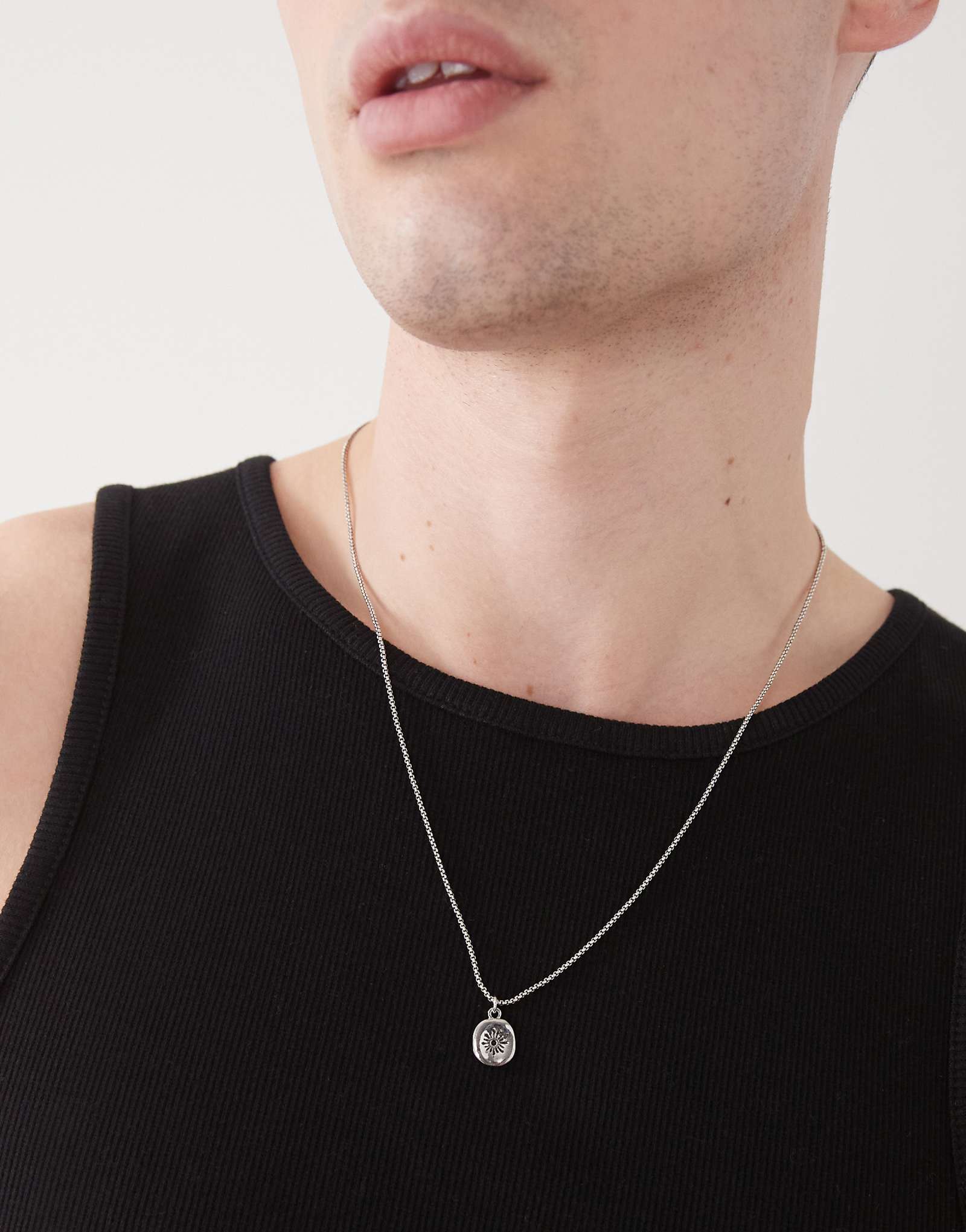 Faded Future chain necklace with engraved coin pendant in silver 3190₽