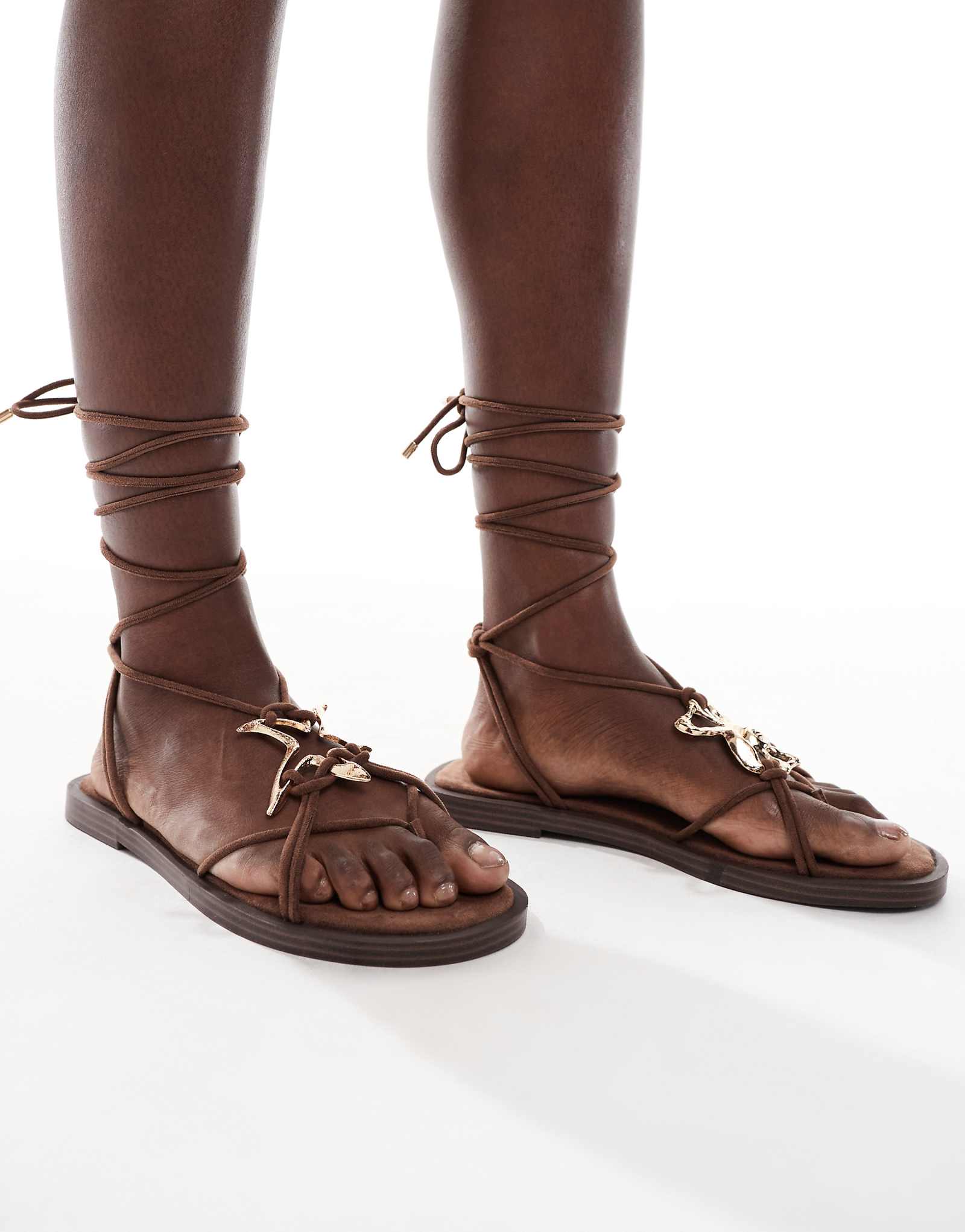 Bershka gold detail tie up flat sandals in brown 5490₽