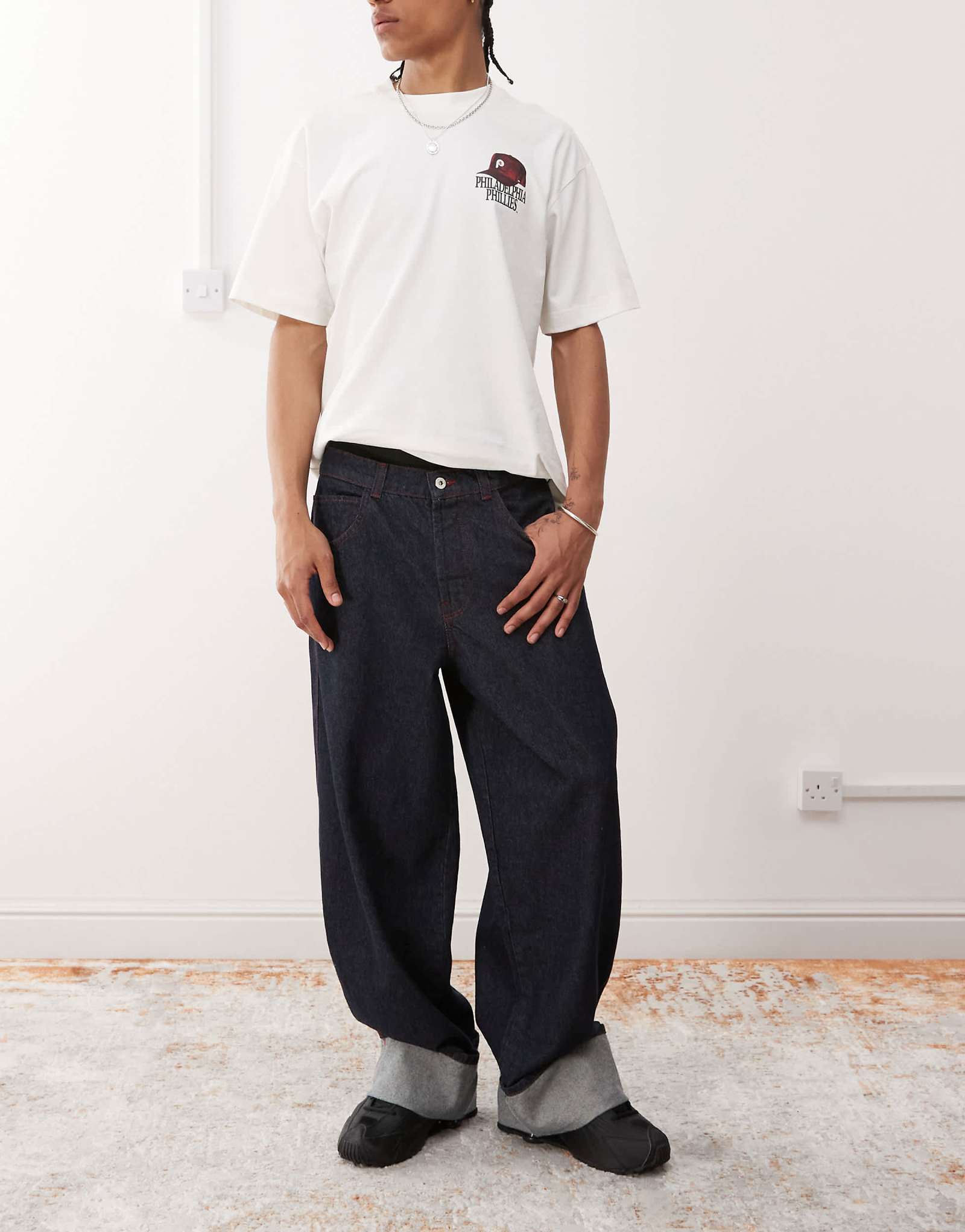 COLLUSION cuffed baggy jeans in rinse wash 4590₽