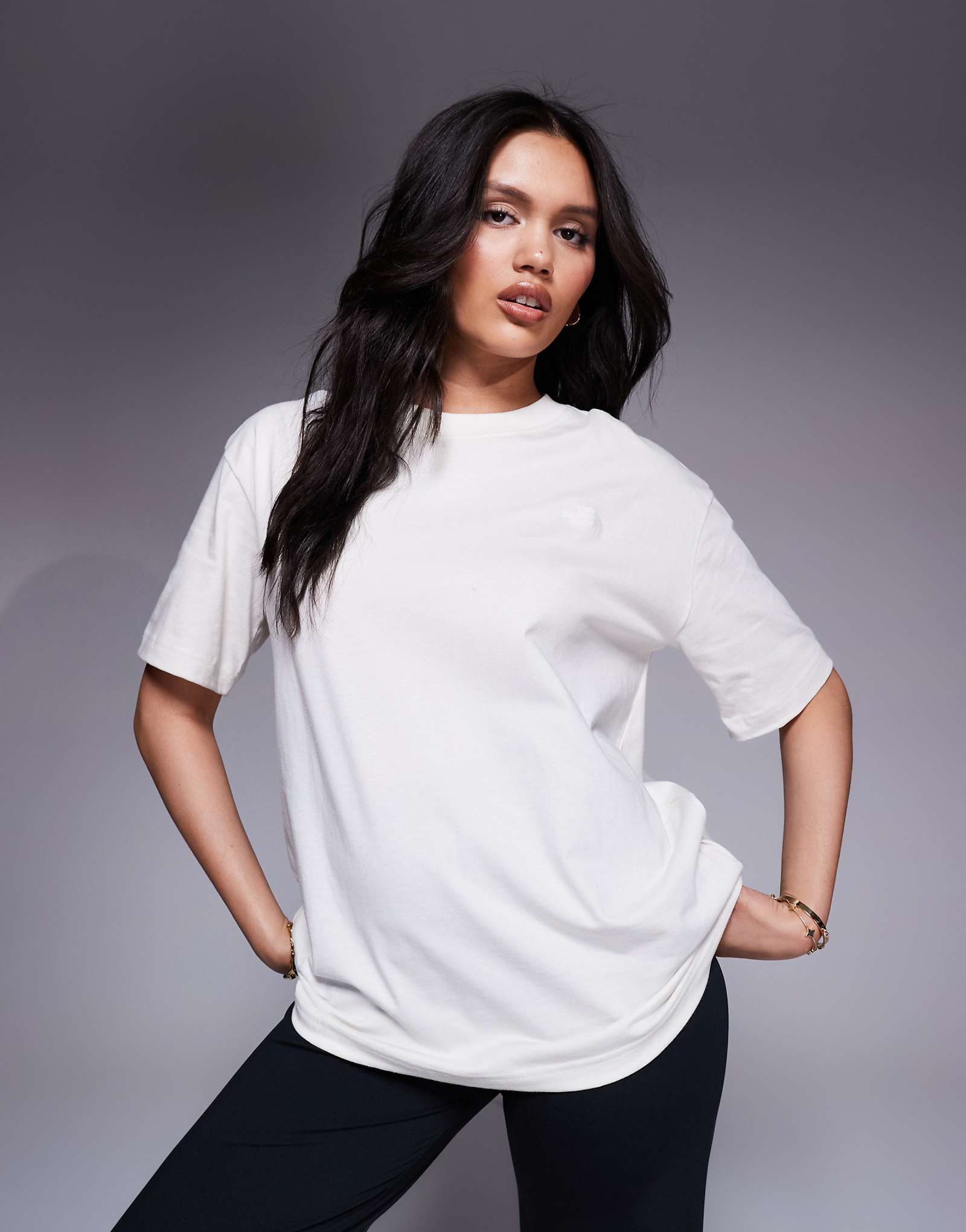 The North Face Evolution oversized tee in off-white 4590₽