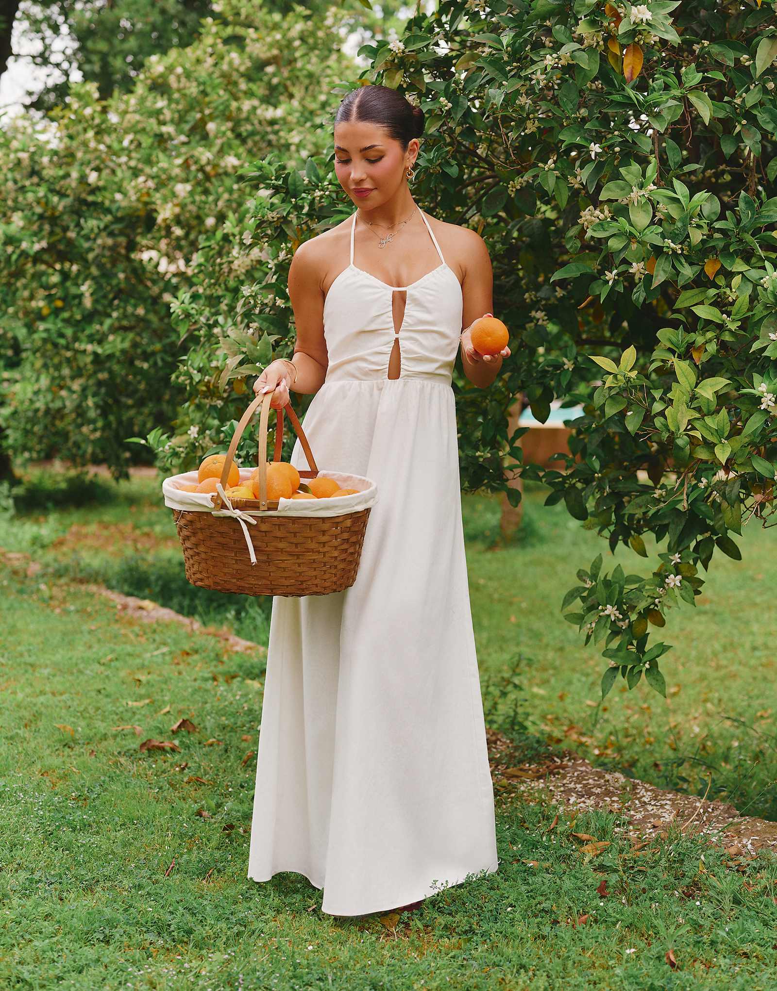 The Frolic x Lydia Kara exclusive linen look halterneck keyhole detail maxi dress in white 17790₽