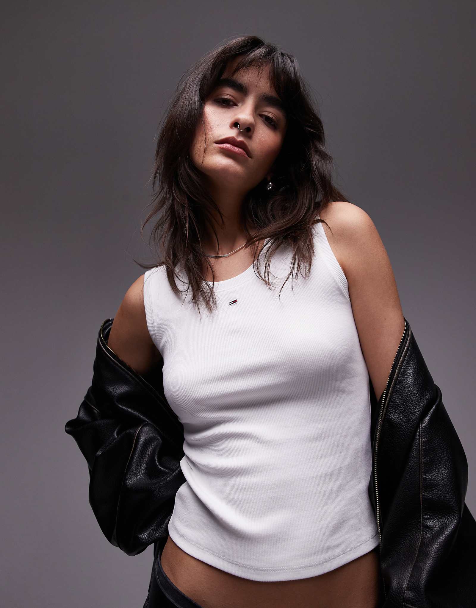 Tommy Jeans essential ribbed tank top in white 7190₽