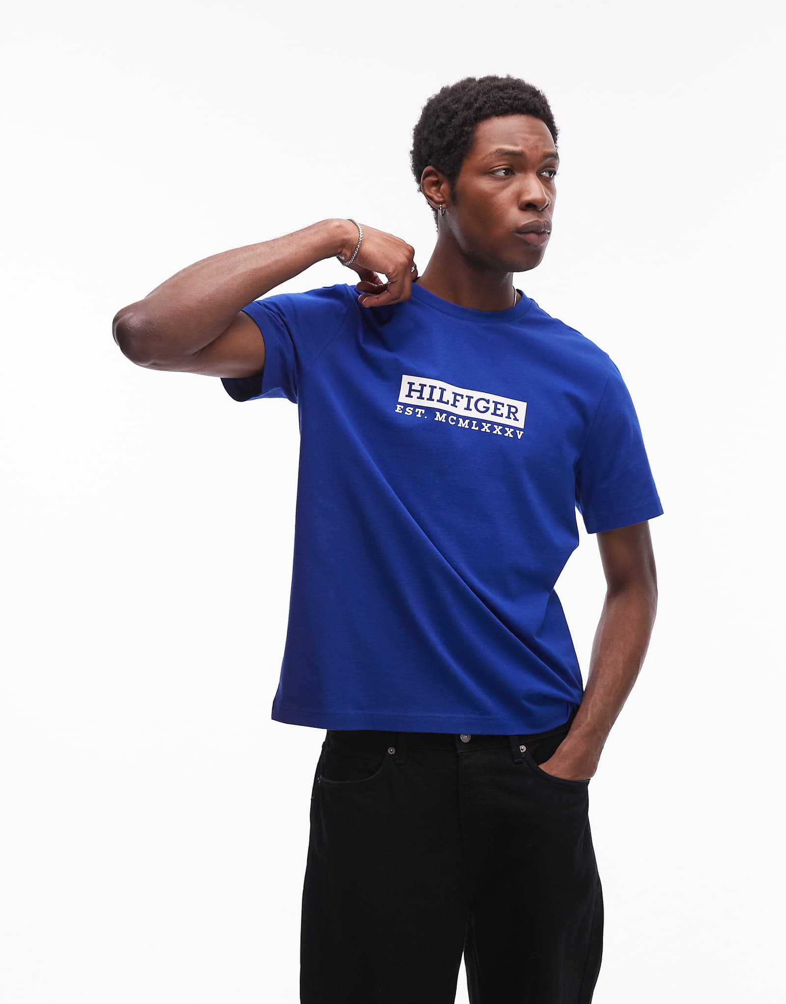 Tommy Hilfiger large logo T-shirt in bright blue 4890₽