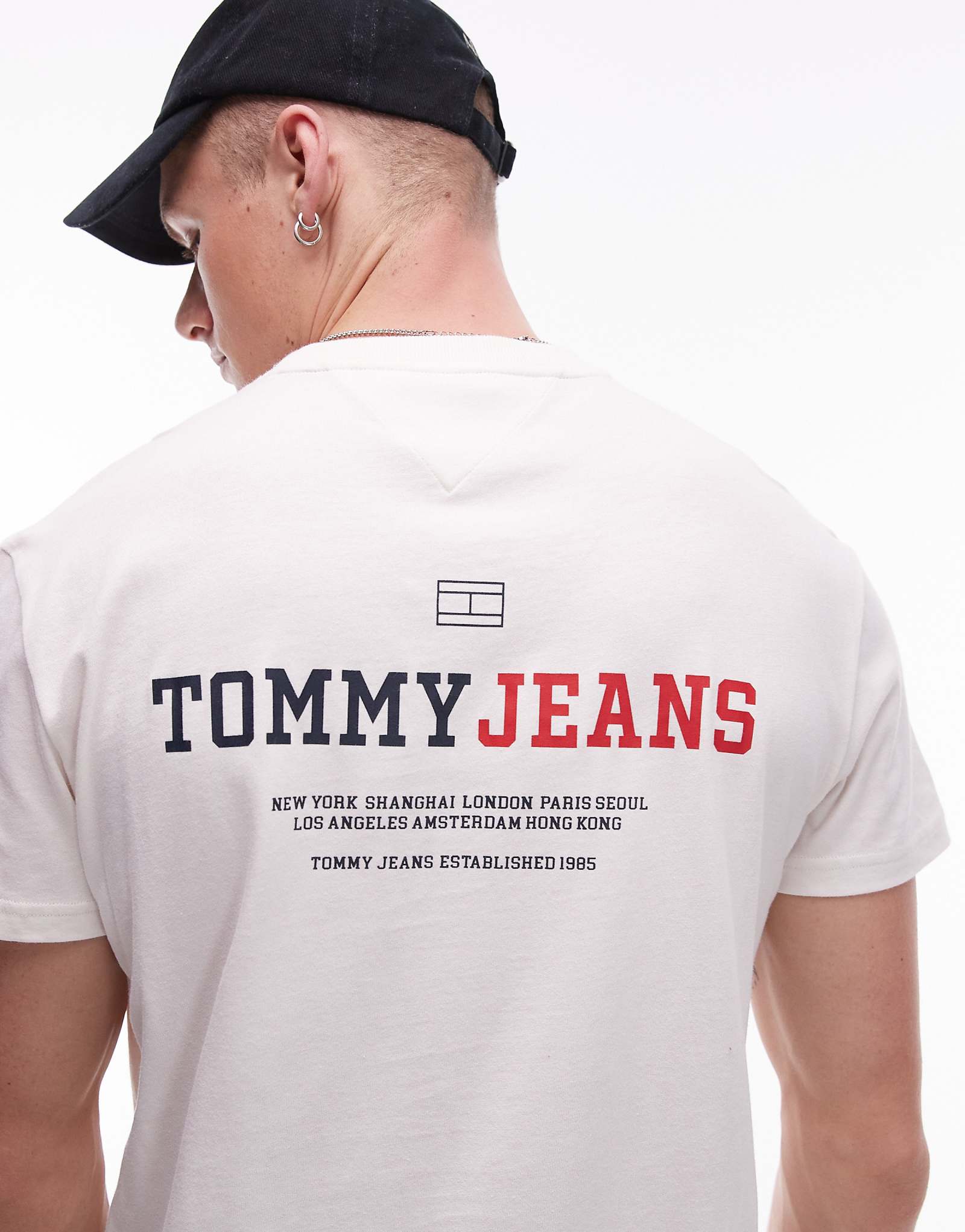 Tommy Jeans varsity back print graphic T-shirt in off-white 6390₽