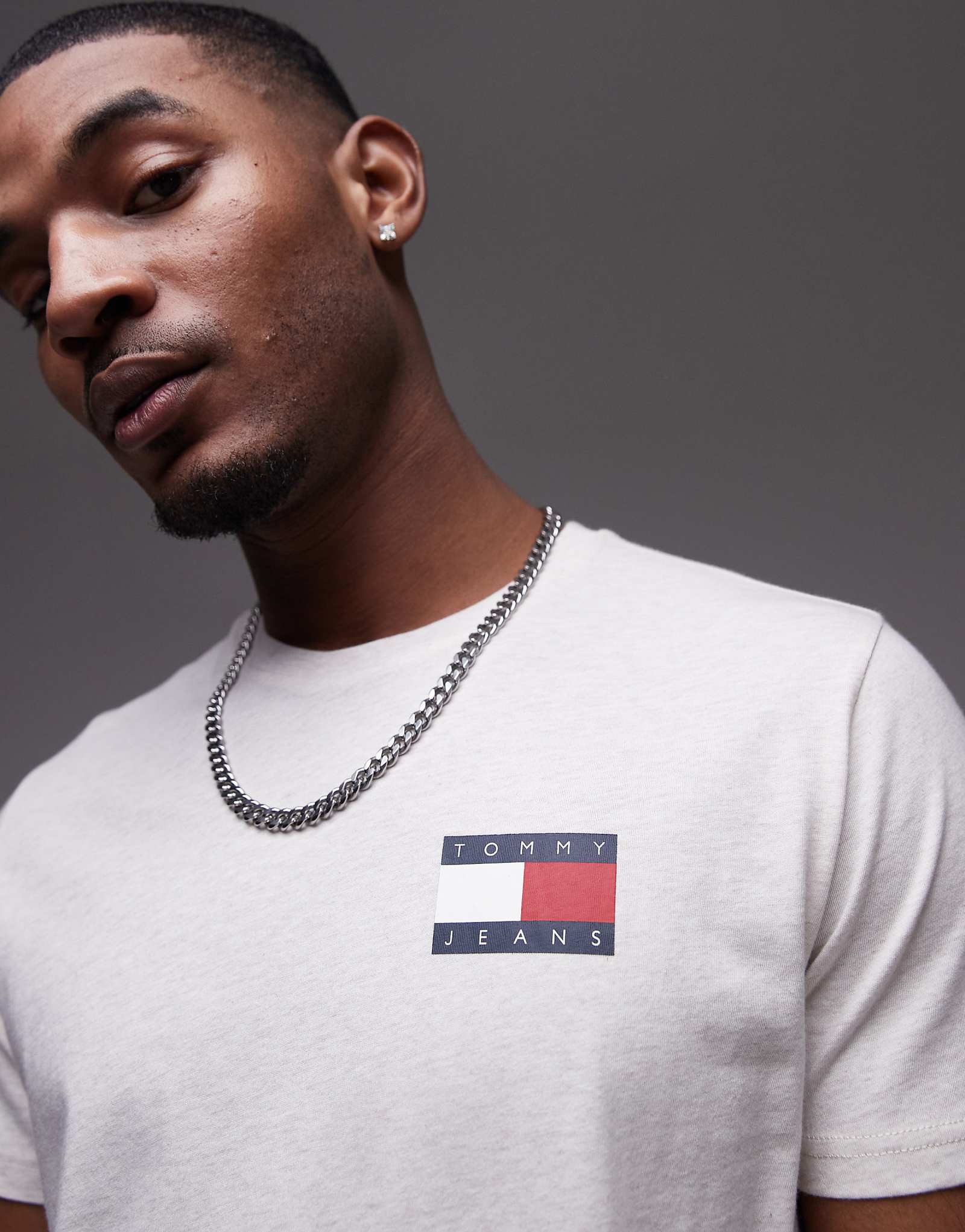 Tommy Jeans slim essential flag T-shirt in oat heather 8990₽