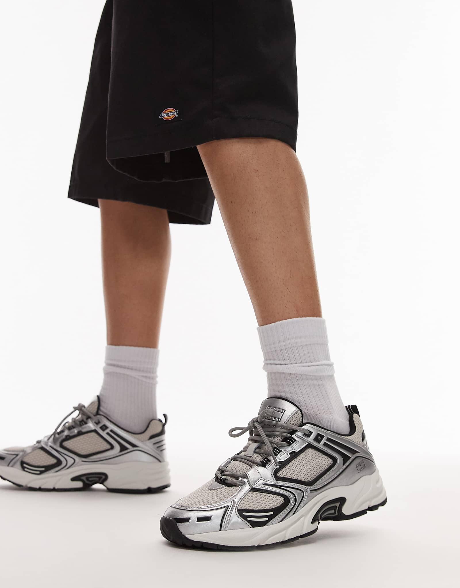 Tommy Jeans Archive 97 metallic sneakers in black 26590₽