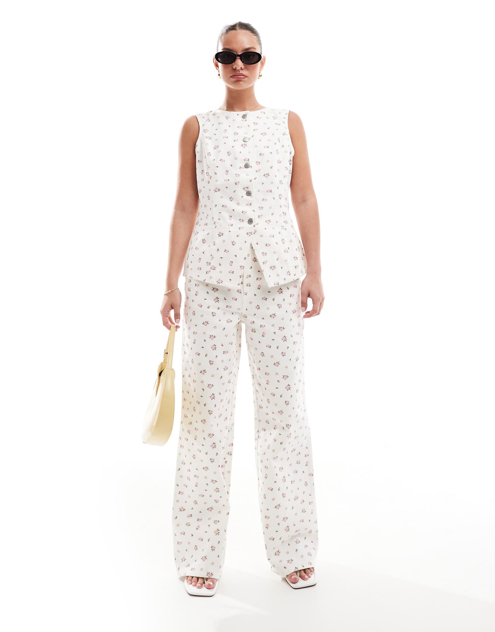 Threadbare wide leg jeans in white with pink ditsy print -set 5090₽