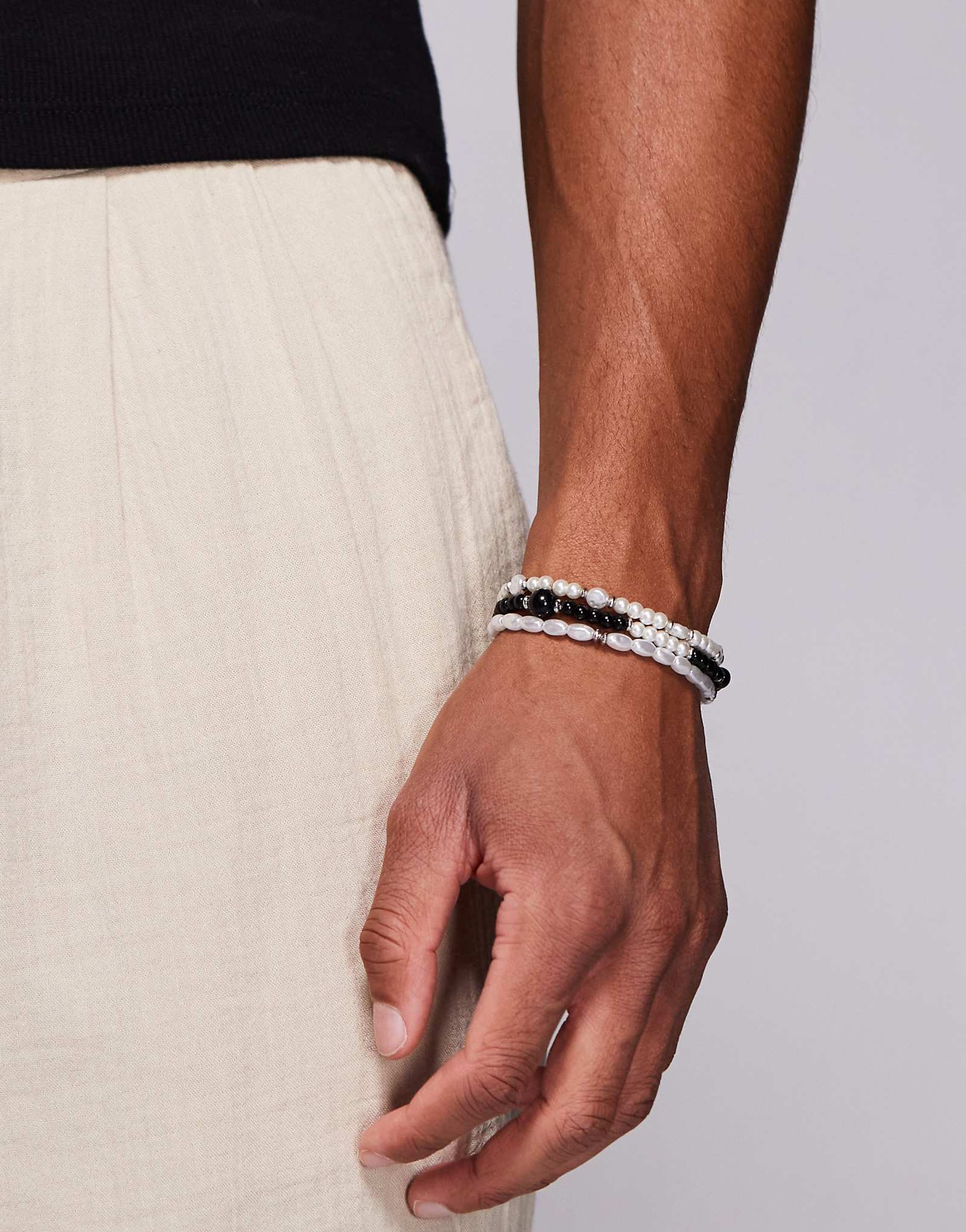 ASOS DESIGN 3 pack beaded bracelets with faux pearls in cream 3490₽