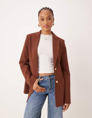 ДИЗАЙНЕРСКИЙ блейзер ASOS с завышенной талией на бедрах шоколадного цвета