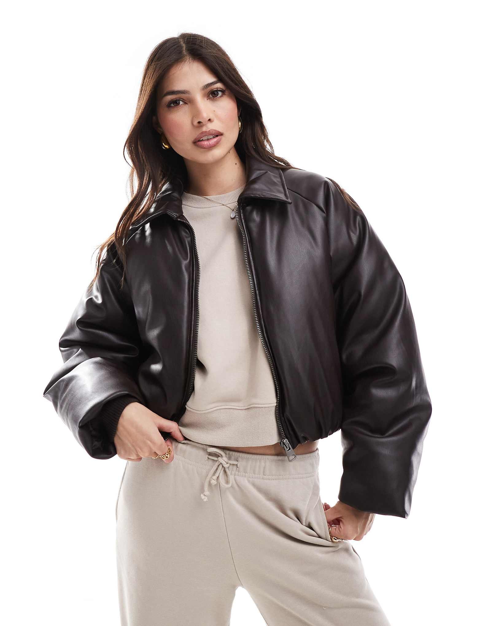 Pull-Bear ultra padded dad jacket in chocolate brown 6590₽