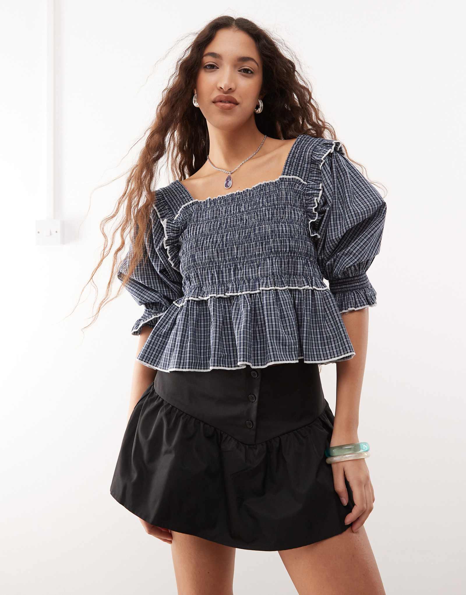 COLLUSION extreme ruched puff sleeve blouse with contrast ties in plaid 5890₽