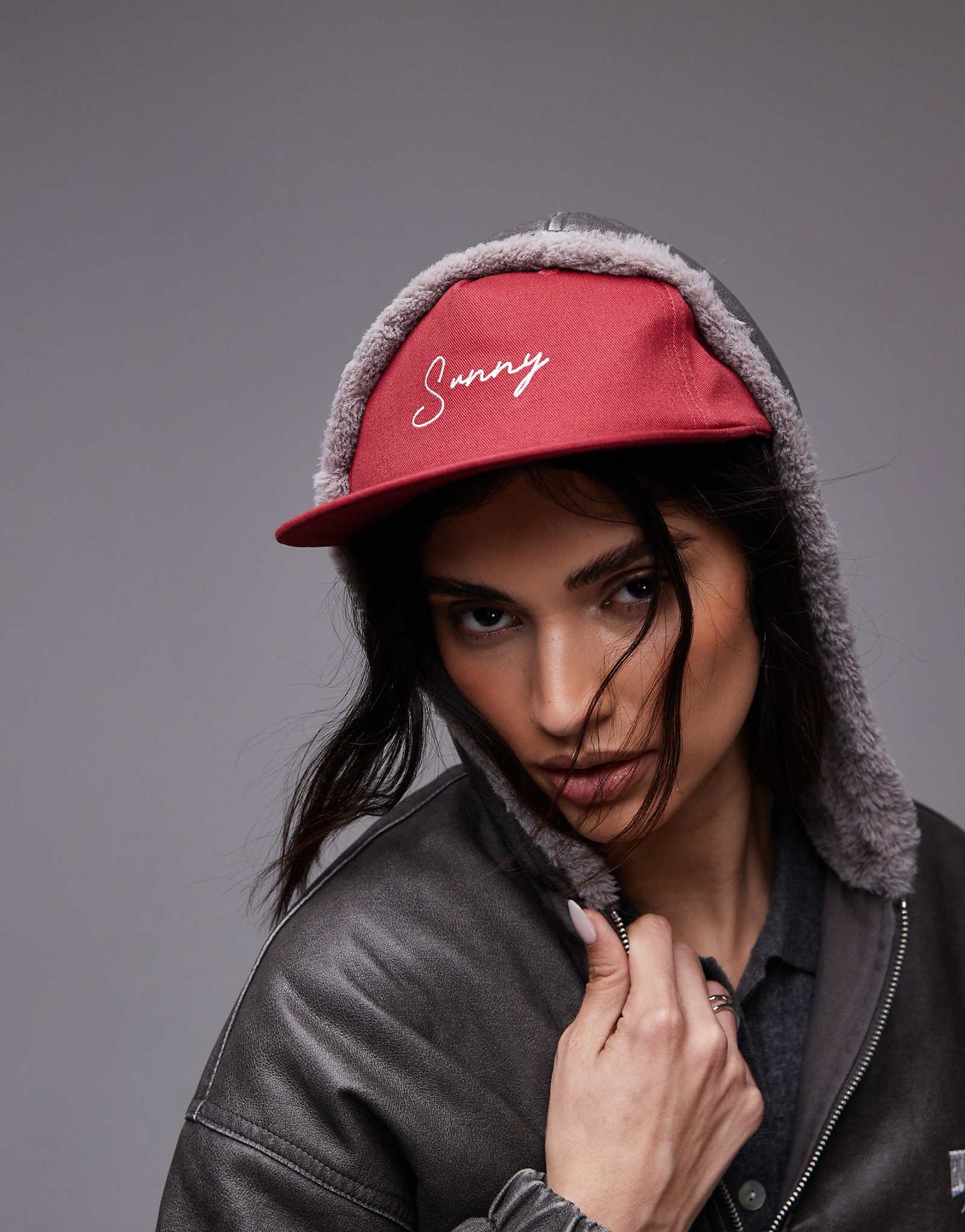 House of Sunny signature cap in cherry red 7790₽