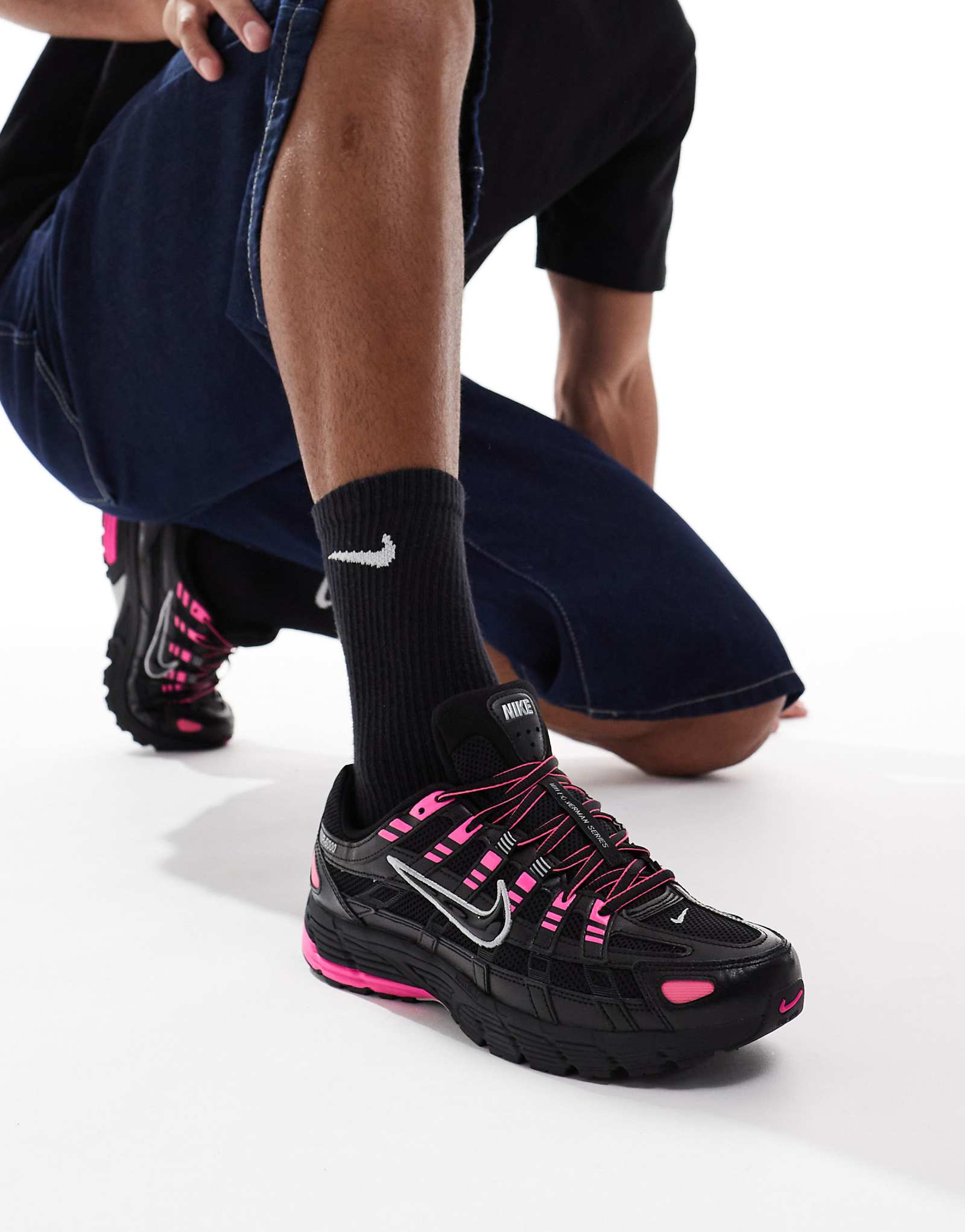 Nike P-6000 sneakers in black and pink 22490₽