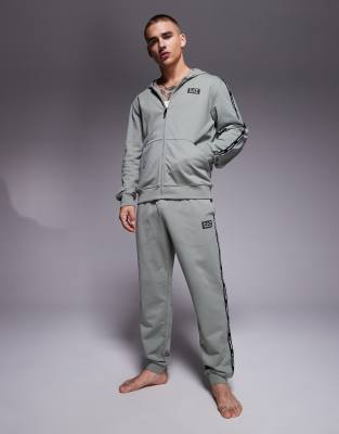 Спортивные брюки Armani EA7 с манжетами и лентой с логотипом темно-зеленого цвета