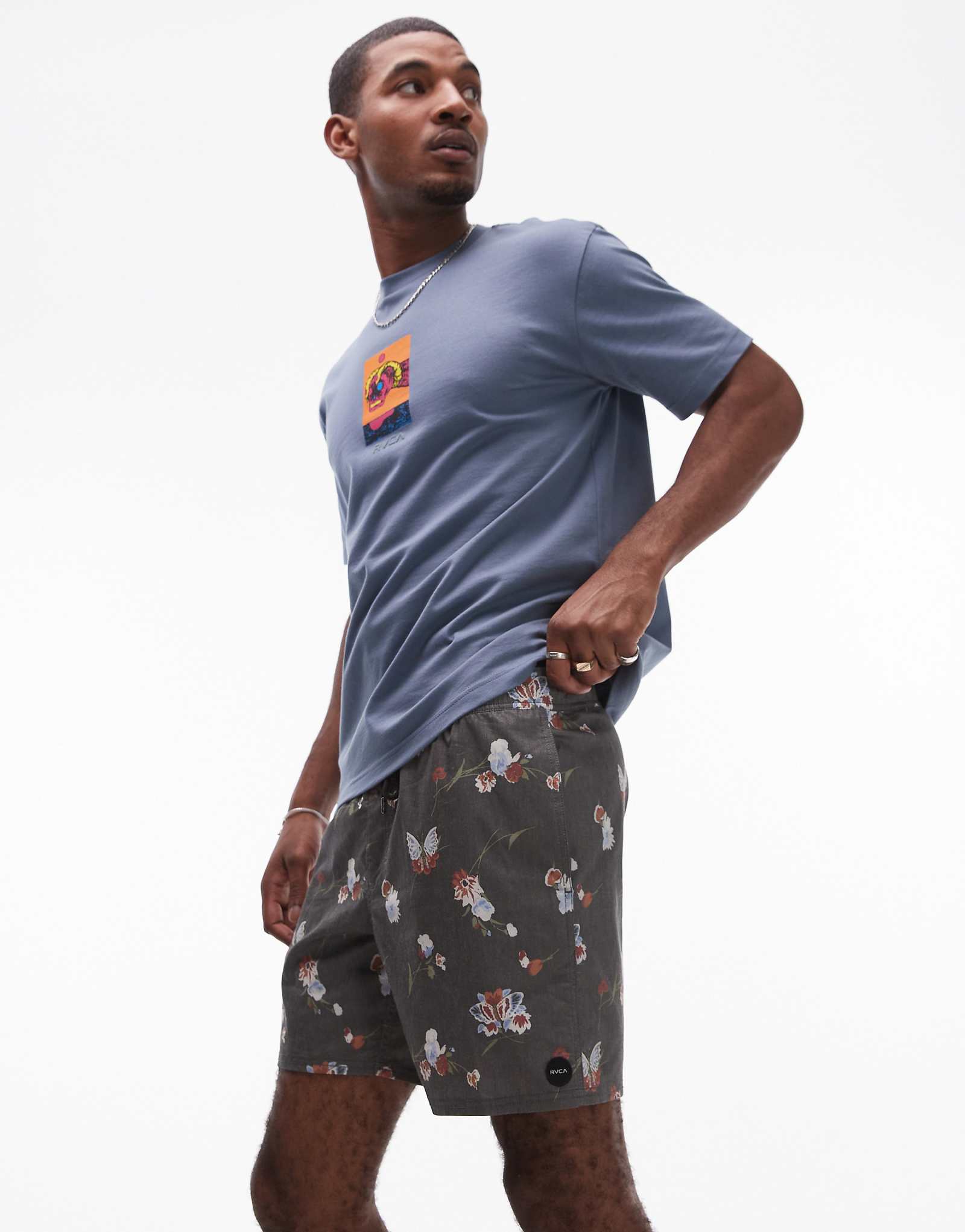 RVCA barnes elastic waist swim short in black floral print 11390₽