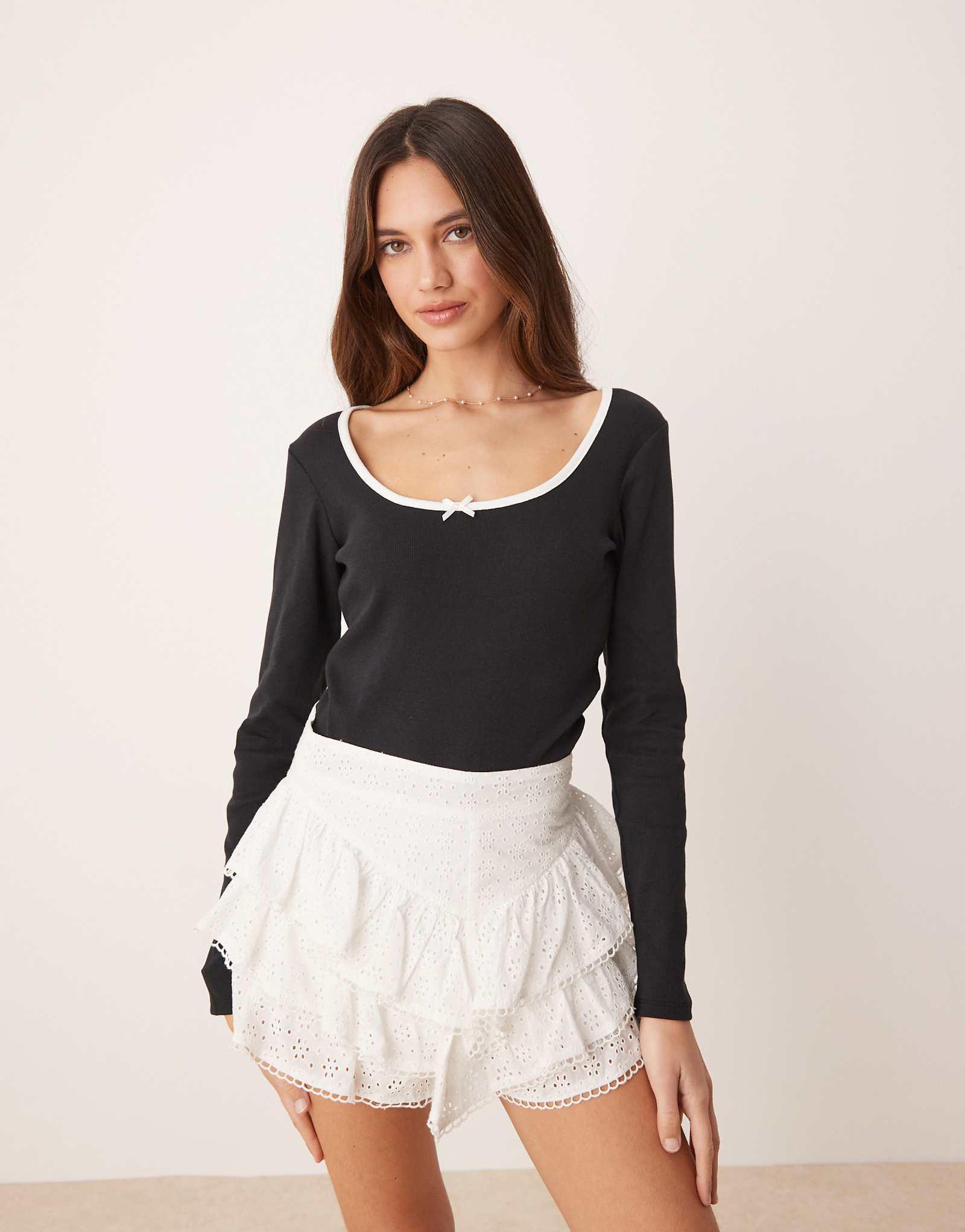 JDY ribbed long sleeve top with contrast trim in black 3390₽