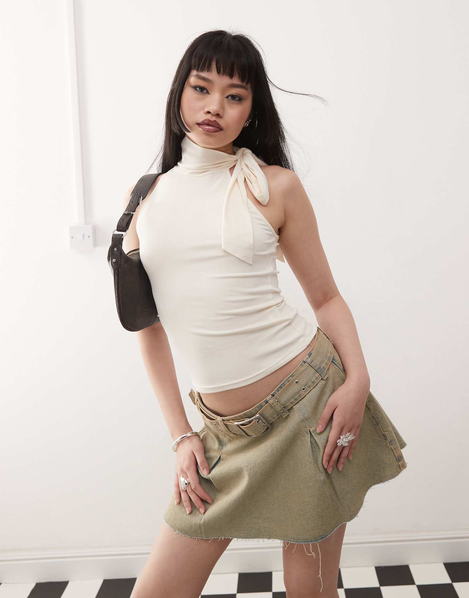 Princess Polly slinky halterneck tie neck top in cream 8190₽