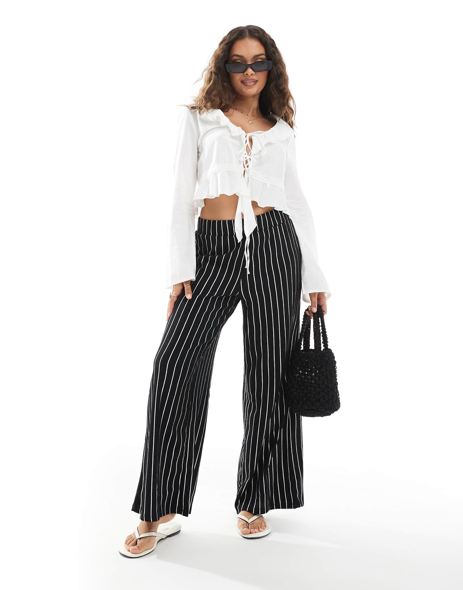 ONLY Petite wide leg textured pants in black stripe 7390₽