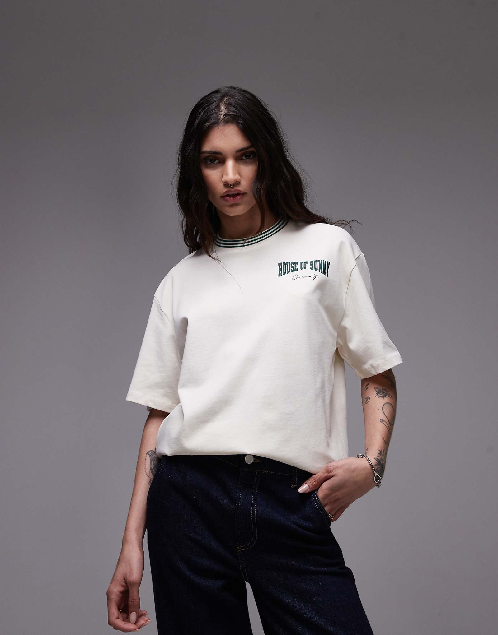 House of Sunny community oversized t-shirt in off-white 8790₽
