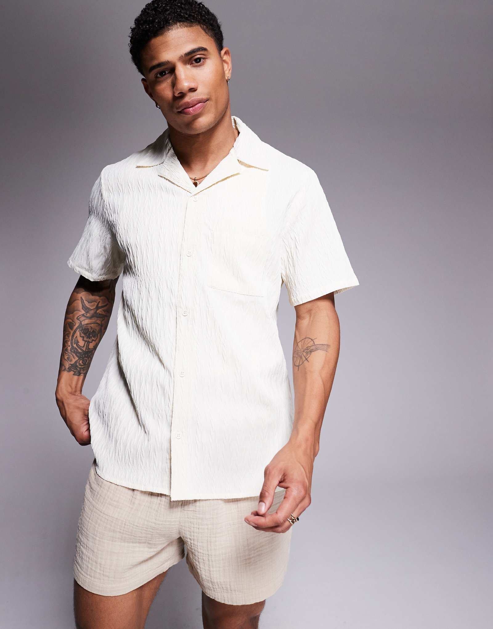 South Beach textured short sleeve beach shirt in cream 8890₽